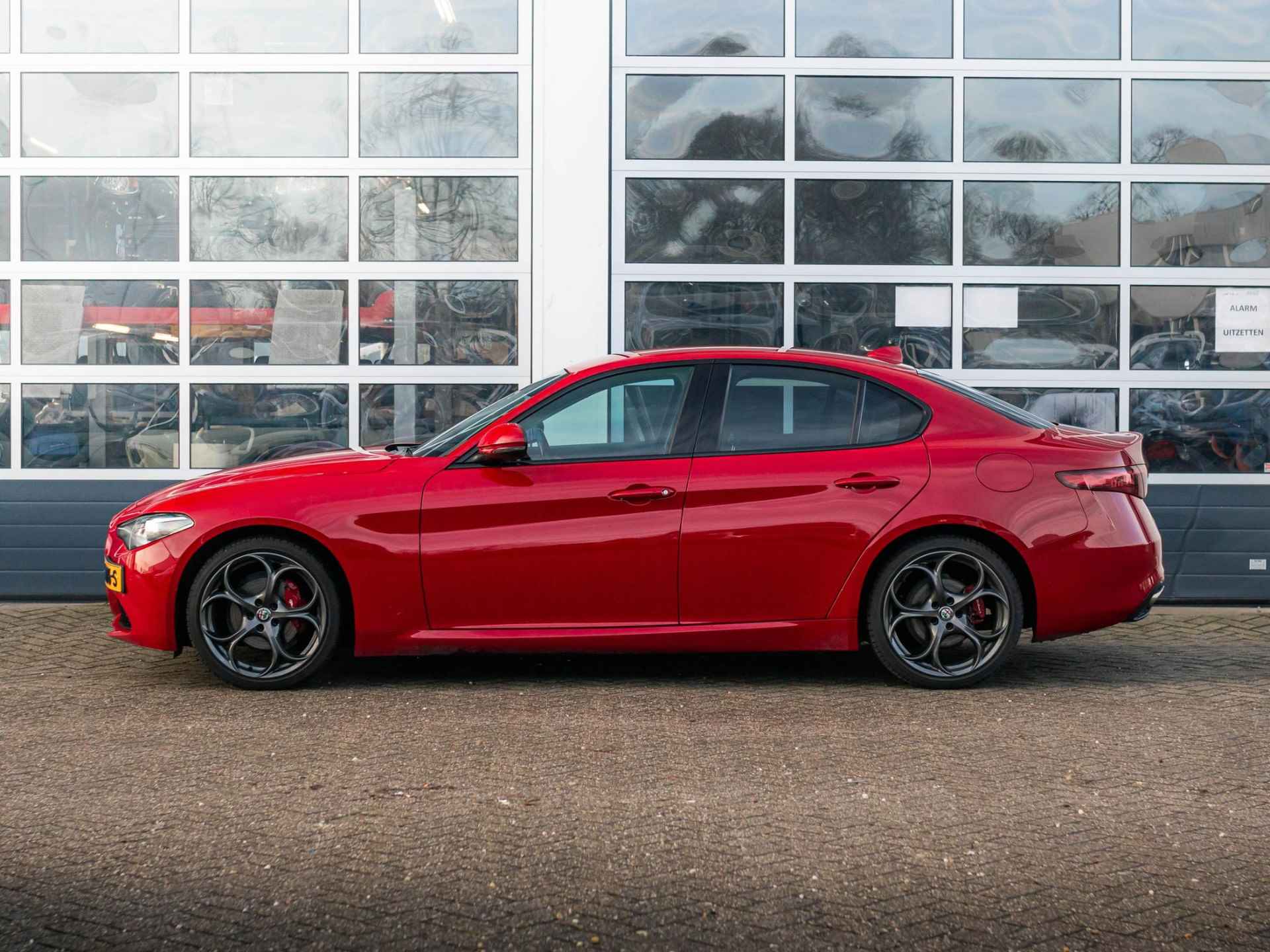 Alfa Romeo Giulia 2.0T Super | Leder | Xenon | 19"| Apple Carplay | Camera | PDC | Stoel&Stuur Verwarming | Rosso Alfa - 8/31