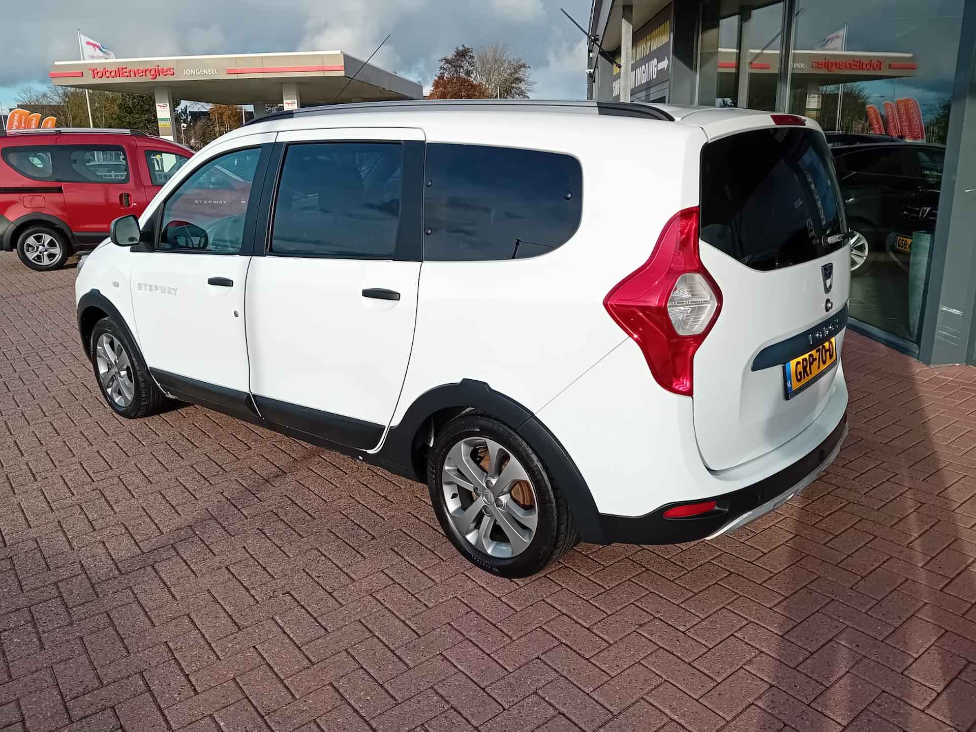 Dacia Lodgy 1.2 TCe Stepway 7p. Airco, Multimediasysteem, Bluetooth telefoonverbinding, Cruise control, Parkeersensoren, Elektrische ramen e BOVAG - 8/22