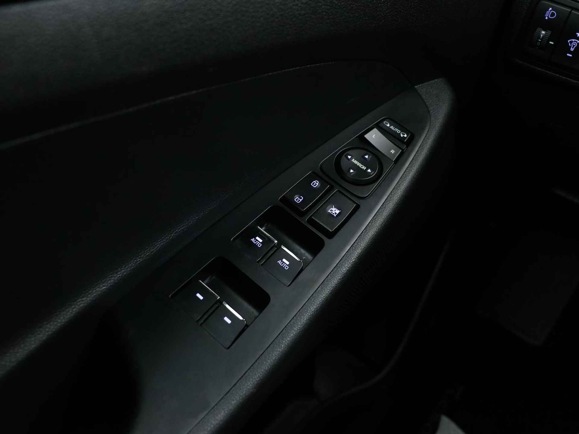 Hyundai Tucson 1.6 T-GDI Comfort Automaat | Rijklaarprijs! | Navigatie | Lederen stoelen elekt. verstelbaar | Achteruitrijcamera | Stoelverwarming | Inclusief 36 maanden garantie | - 21/39