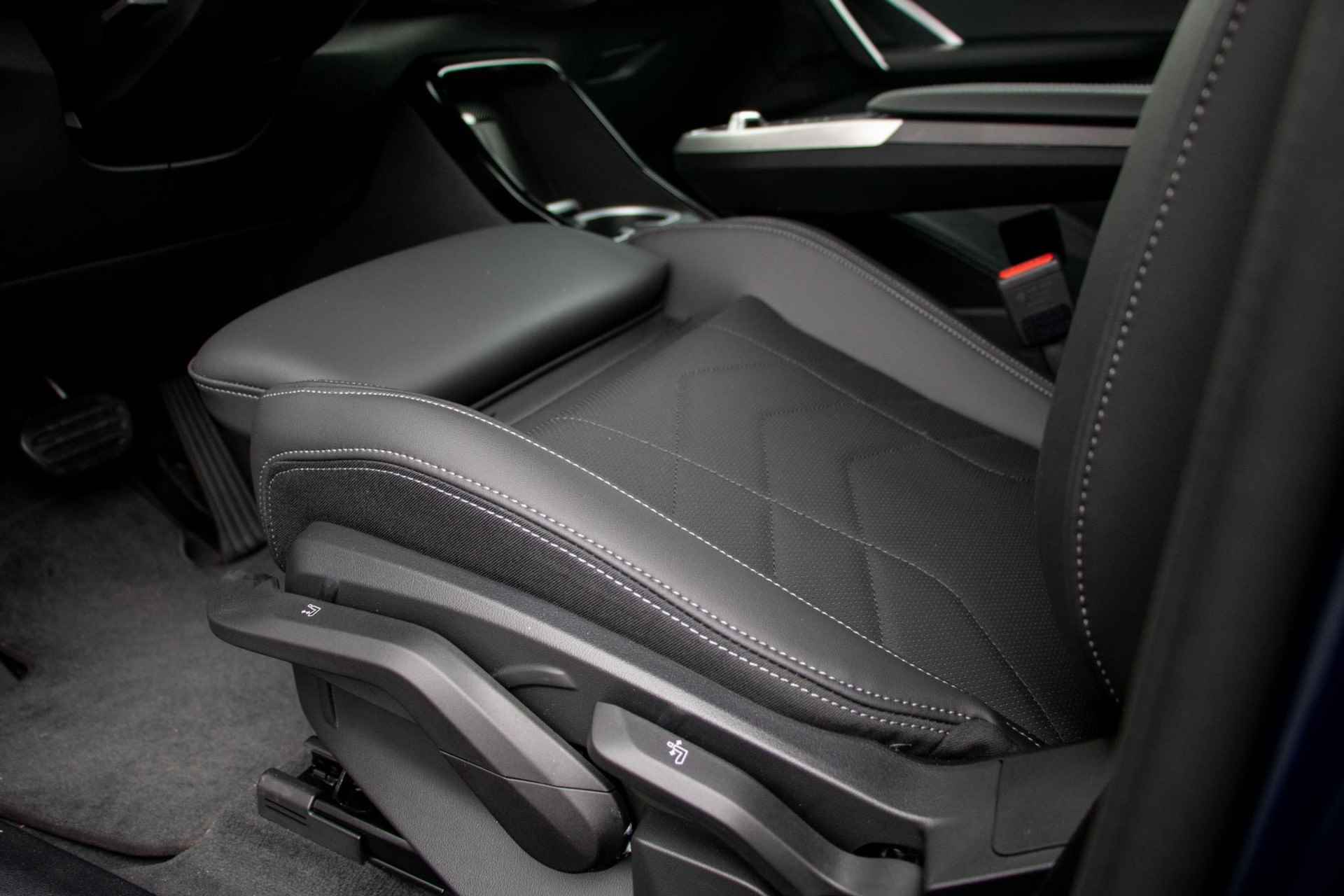BMW iX1 xDrive30 Launch Edition 67 kWh | xLine | Elektrisch verwarmde voorstoelen | Driving Assistant Plus - 9/30