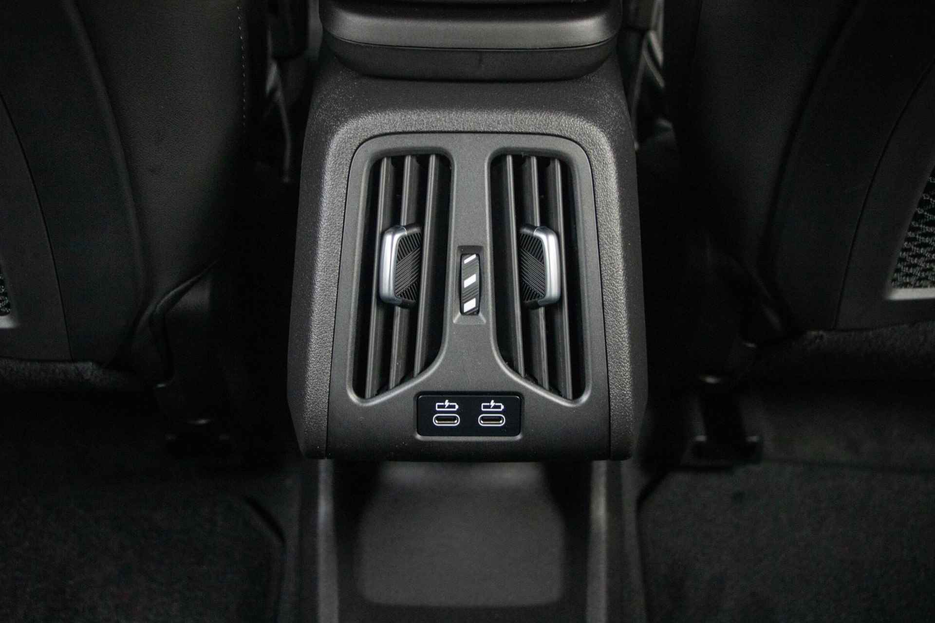BMW iX1 xDrive30 Launch Edition 67 kWh | xLine | Elektrisch verwarmde voorstoelen | Driving Assistant Plus - 22/30