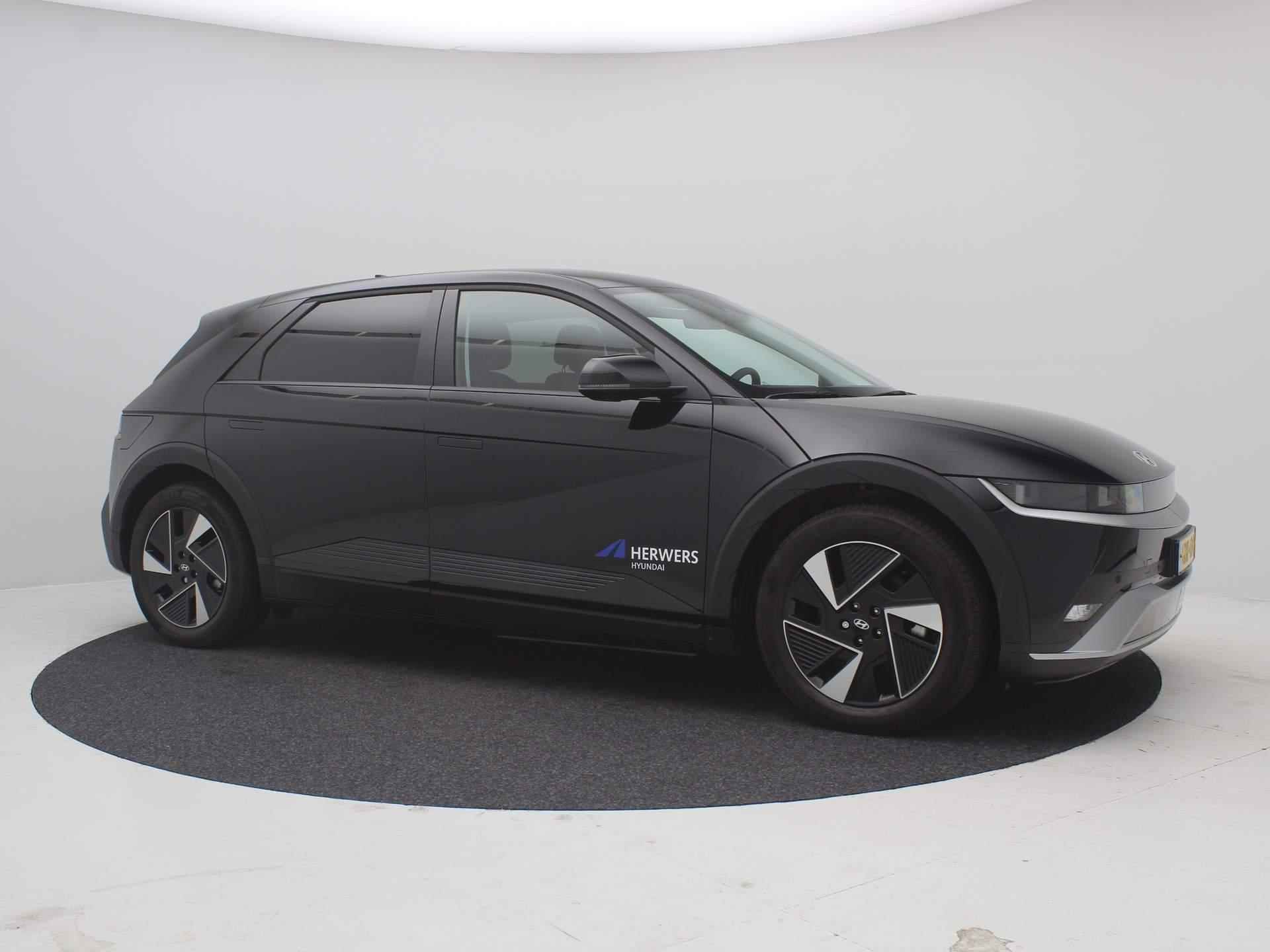 Hyundai IONIQ 5 Connect+ RWD 84 kWh / Nieuw model / Lederen bekleding / Actieradius 570km* WLTP / Navigatie / Keyless / Full Option / LMV / Full LED / Snelladen / Warmtepomp / V2L / - 12/76