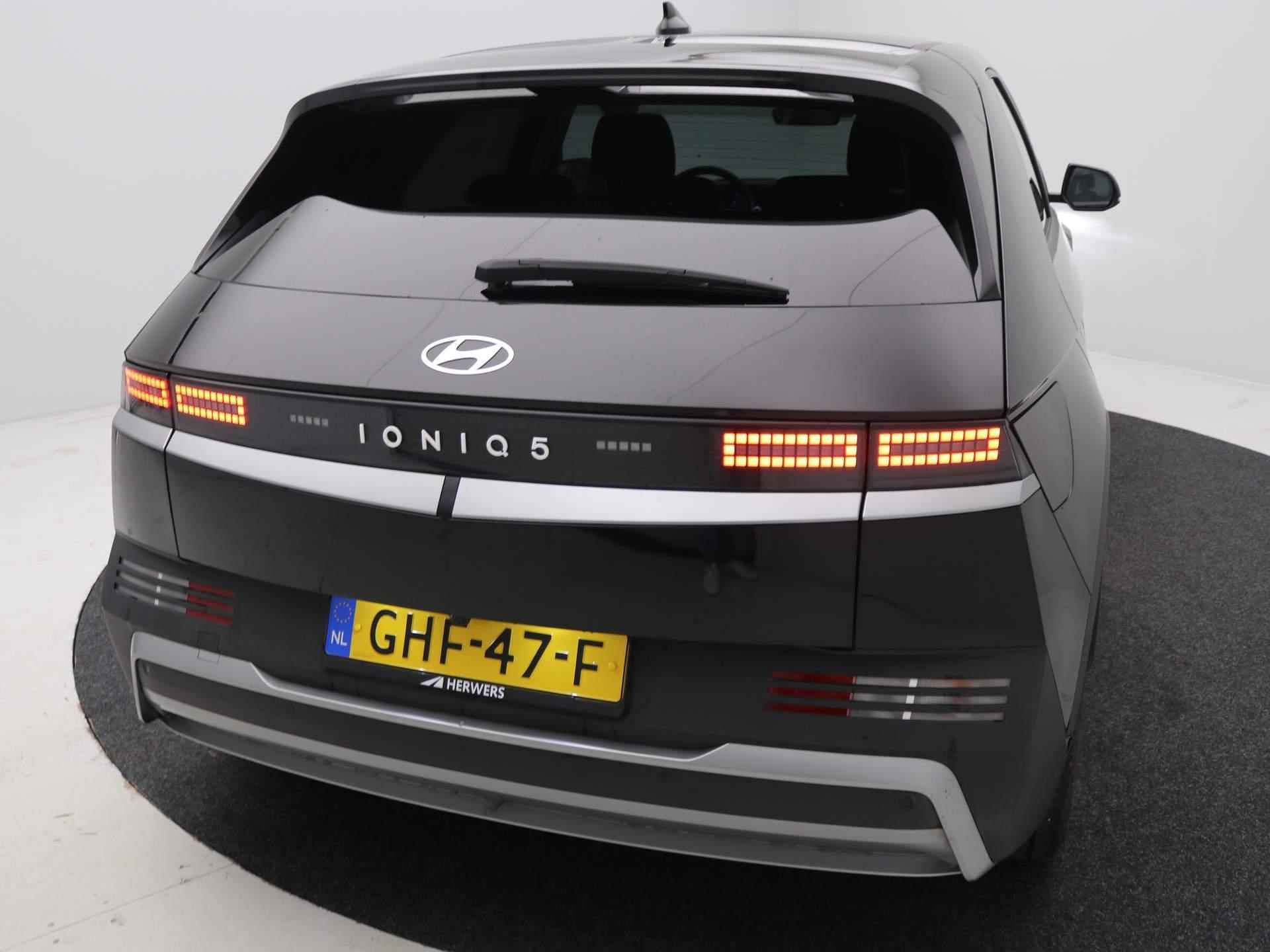 Hyundai IONIQ 5 Connect+ RWD 84 kWh / Nieuw model / Lederen bekleding / Actieradius 570km* WLTP / Navigatie / Keyless / Full Option / LMV / Full LED / Snelladen / Warmtepomp / V2L / - 74/76