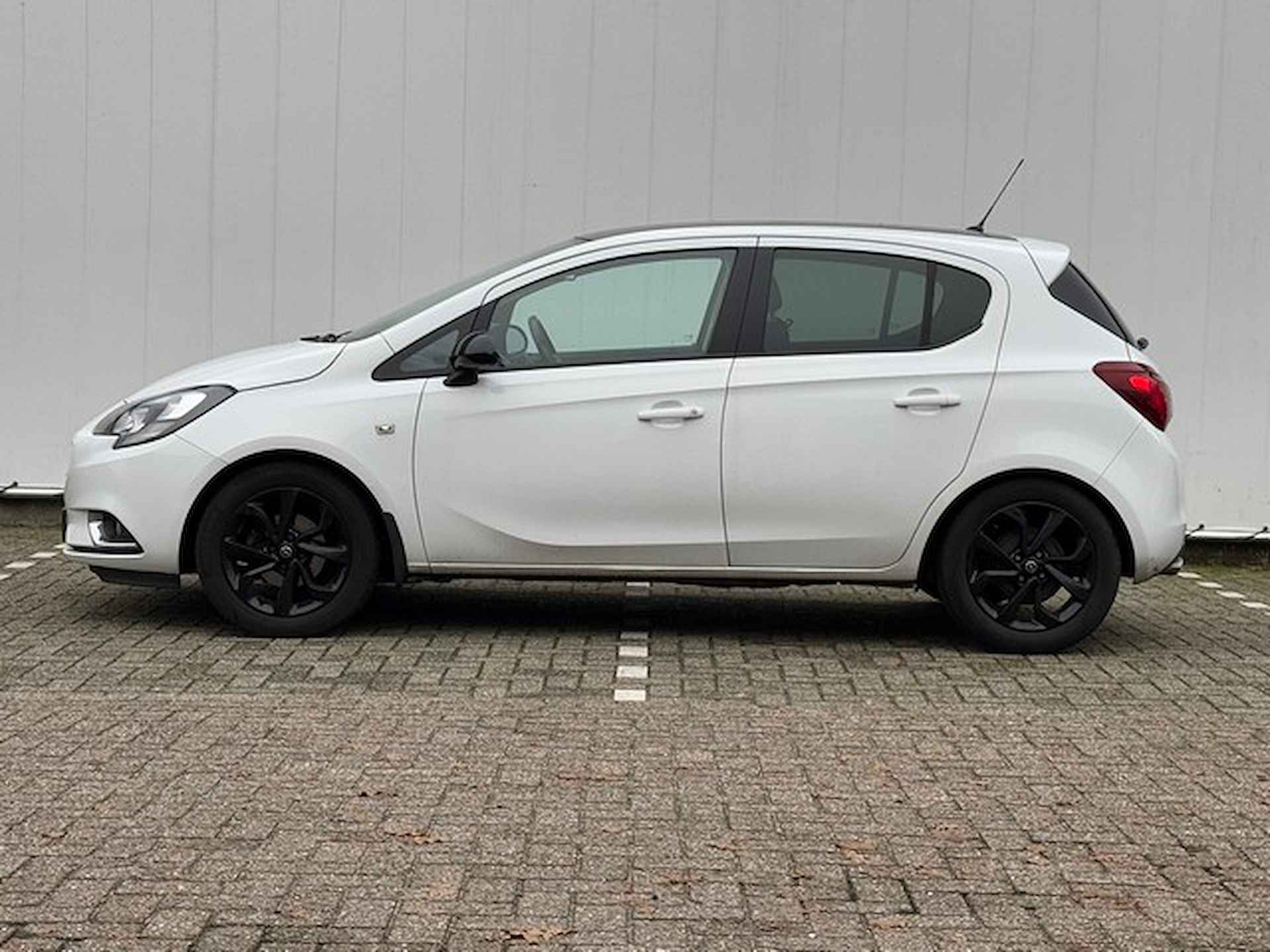 Opel Corsa 1.4 Color Edition met Navigatie via CarPlay, Stoel/Stuurverwarming, Dealer Onderhouden! - 3/12