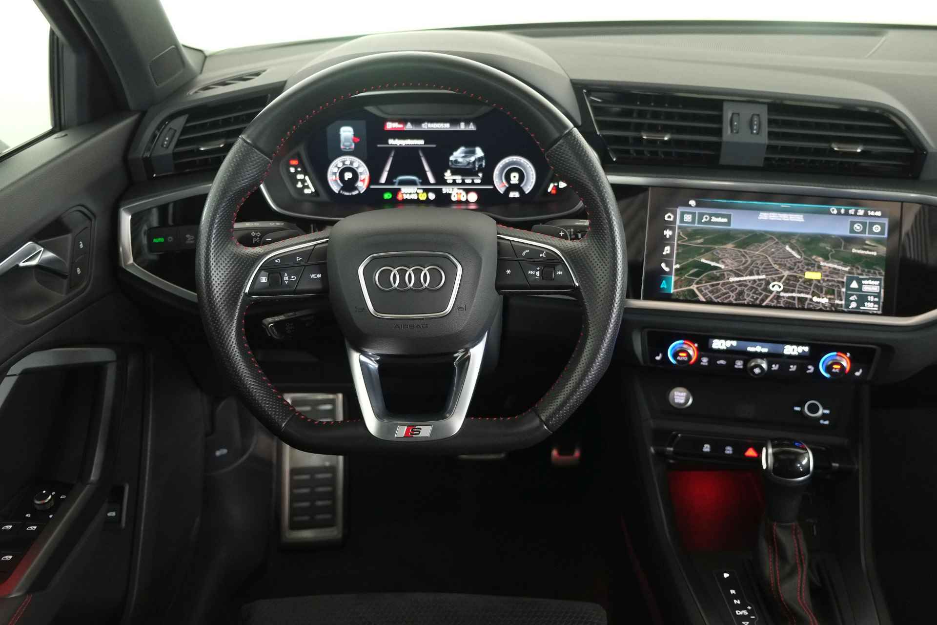 Audi Q3 40 TFSI quattro S Line Opendak / LED / Leder / Carplay / DAB+ - 13/34