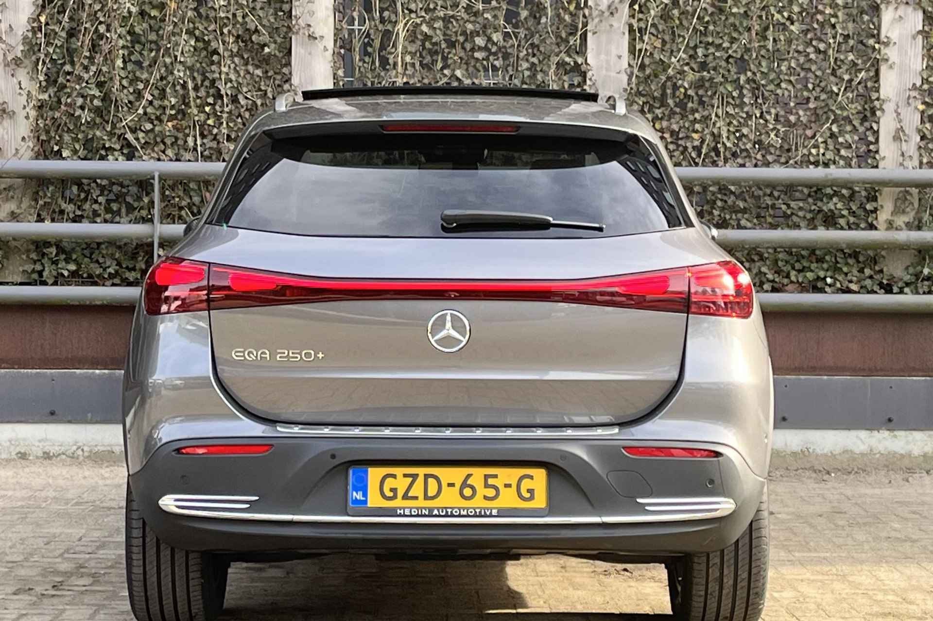 Mercedes-Benz EQA EQA 250+ Luxury Line | Premium Pakket | Panoramadak | LED | Advanced Sound System | Sfeerverlichting | Stoelverwarming | Keyless-Go | Camera - 8/32