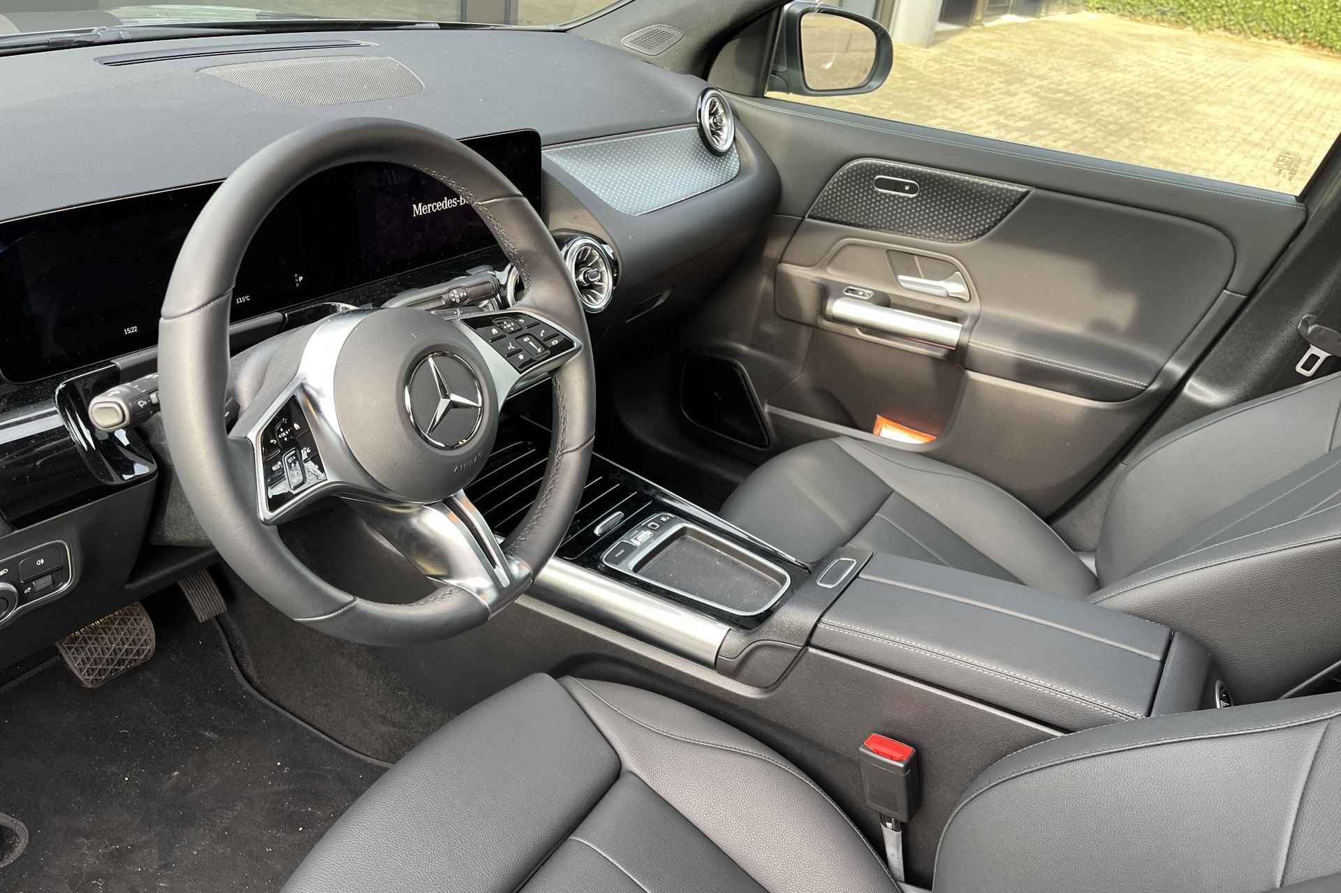 Mercedes-Benz EQA EQA 250+ Luxury Line | Premium Pakket | Panoramadak | LED | Advanced Sound System | Sfeerverlichting | Stoelverwarming | Keyless-Go | Camera - 9/32