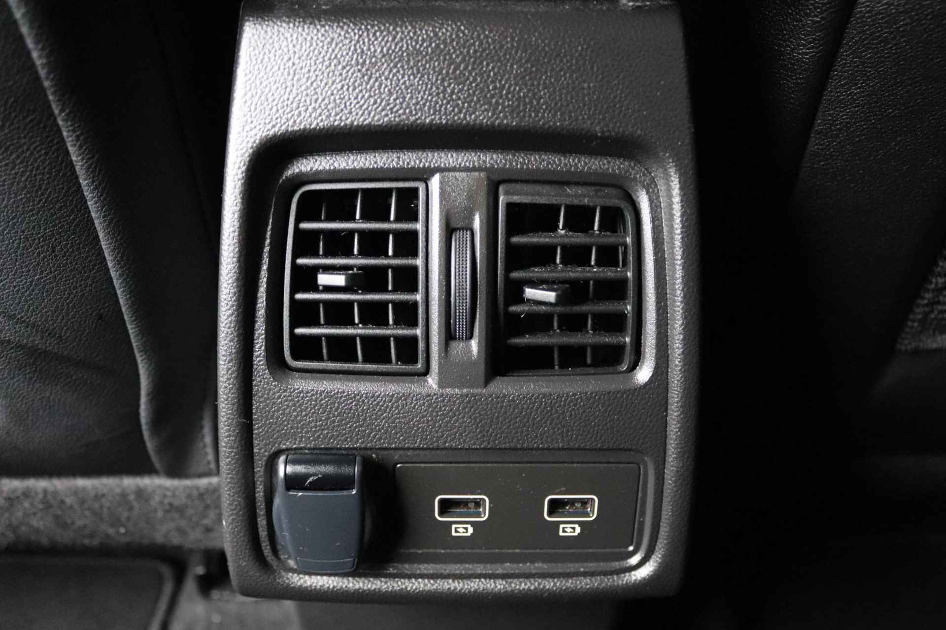 Renault Captur 1.6 E-Tech Hybrid 145 SL Rive Gauche | Navigatie 9,3" | Apple Carplay | Climate Control | LED koplampen | Camera | Parkeersensoren | LMV 18" | Two-Tone | - 31/34