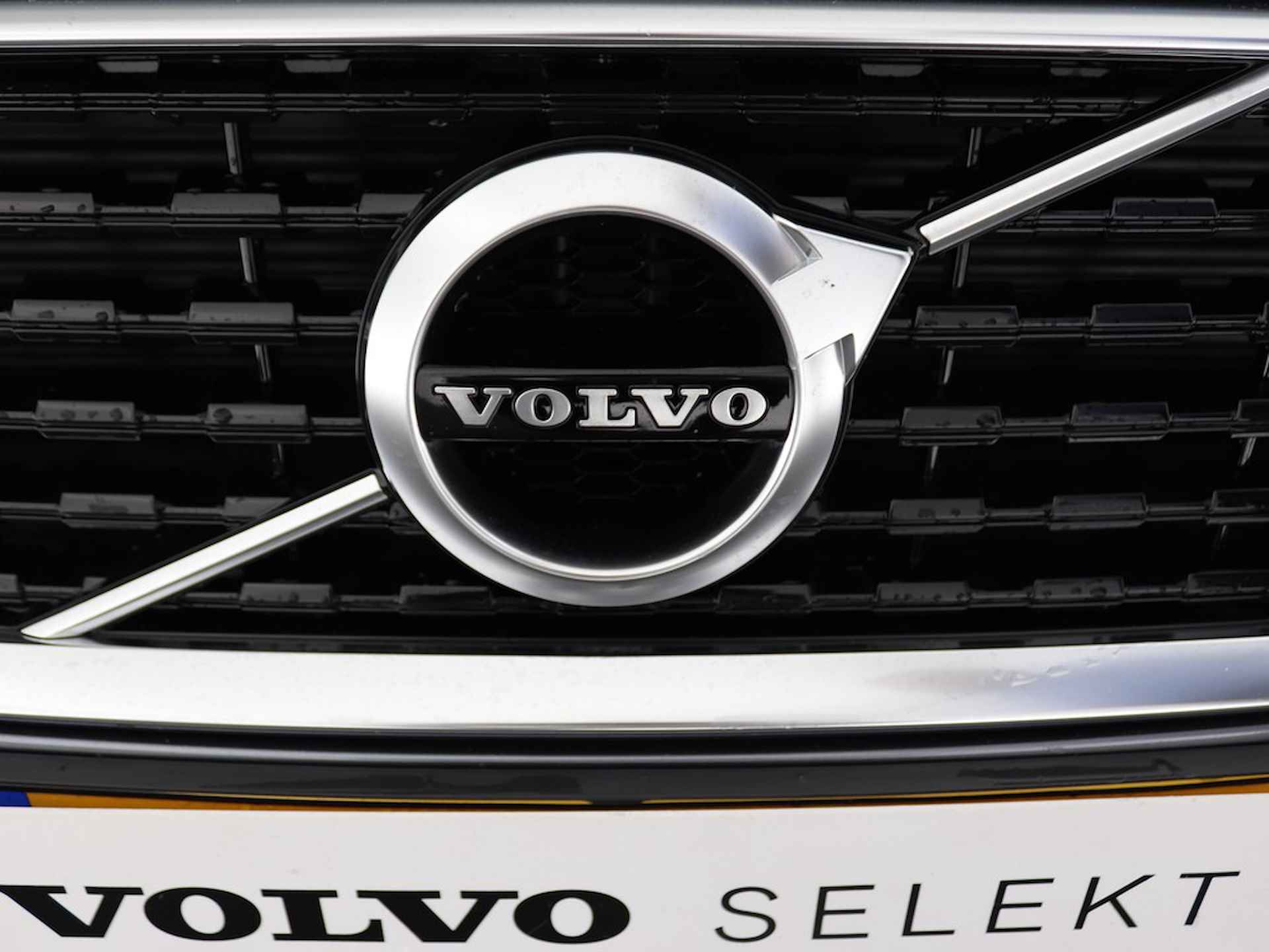 Volvo S60 T6 Plug-in Hybrid R-Design - 17/27