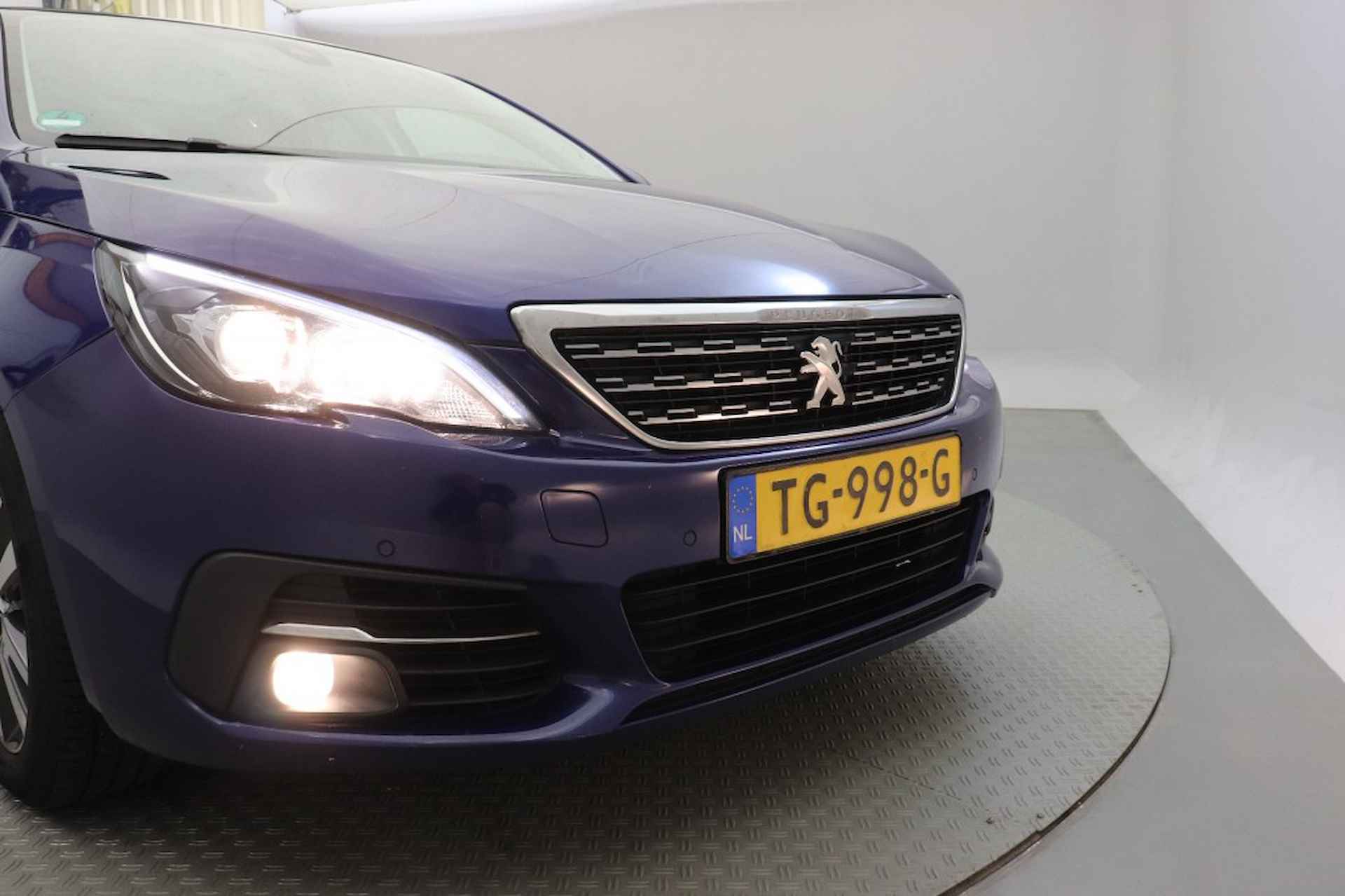 PEUGEOT 308 SW 1.2 PureTech Premium - Panorama, Leer, Camera - 27/31