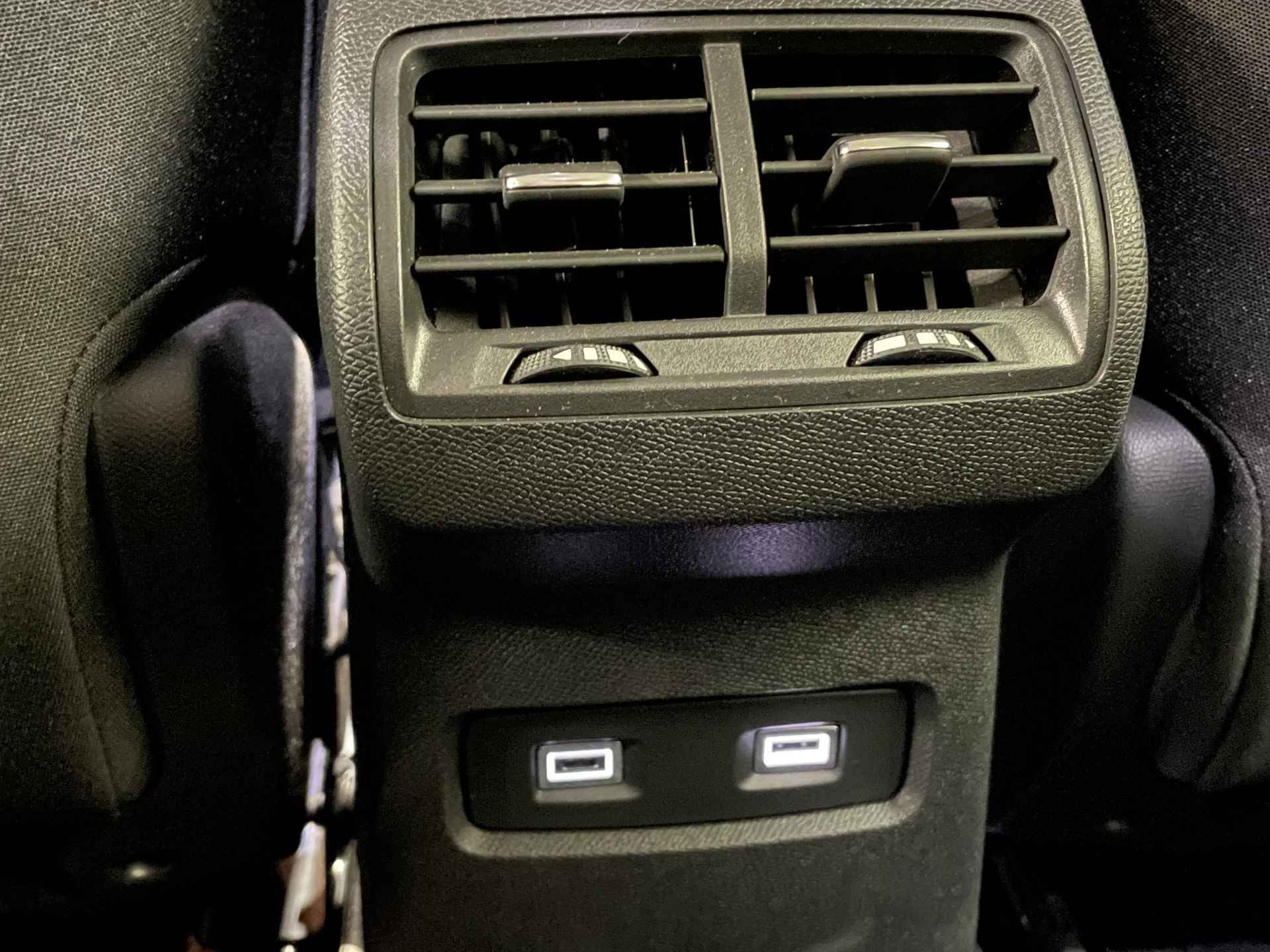 Citroen C4 Feel Pack 50 kWh | NAVIGATIE | CAMERA | CLIMATE CONTROL | APPLE CARPLAY/ANDROID AUTO | CAMERA | PDC | LMV 18 INCH - 26/35