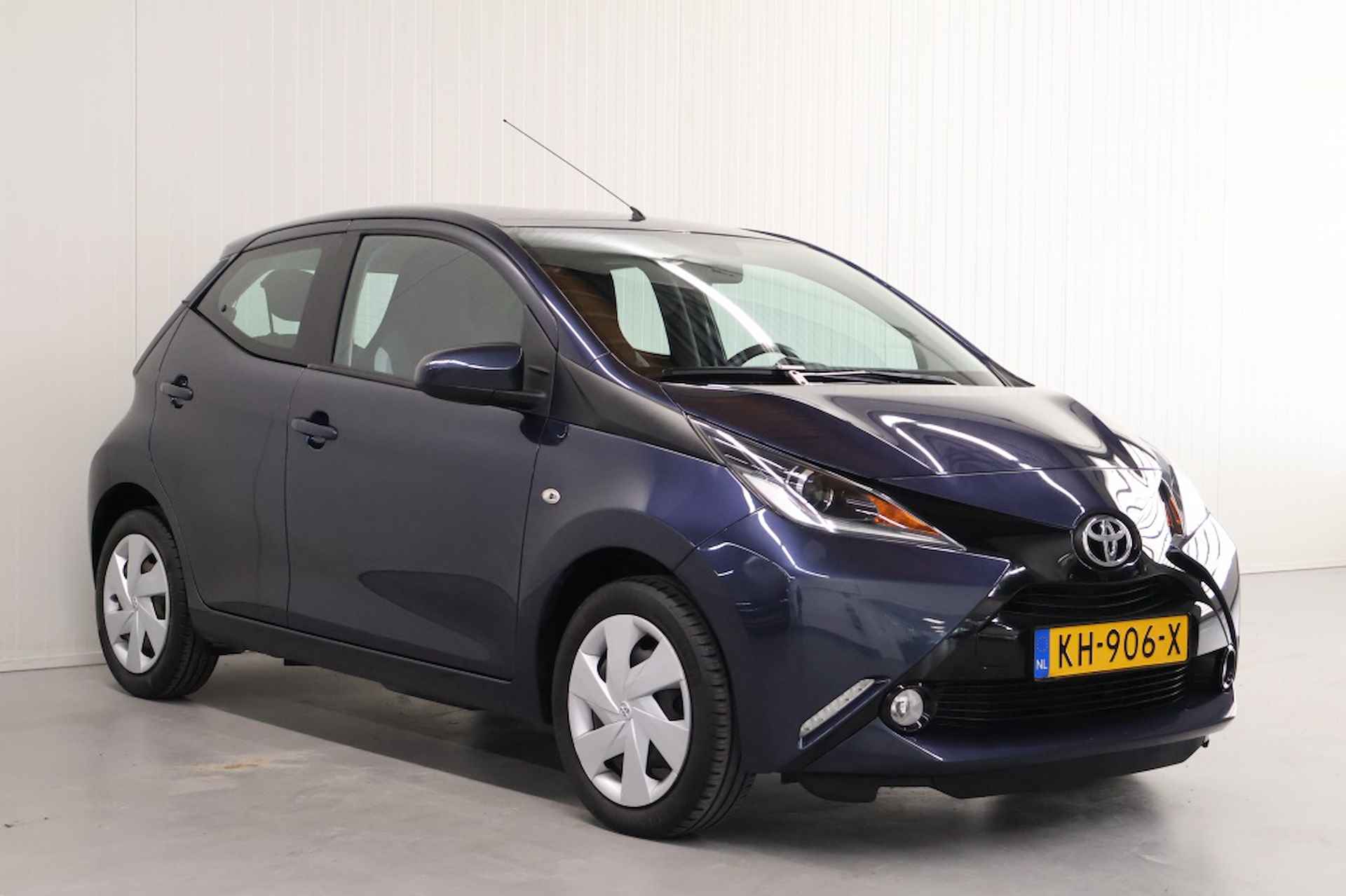 Toyota Aygo 1.0 VVT-i x-play - 6/26