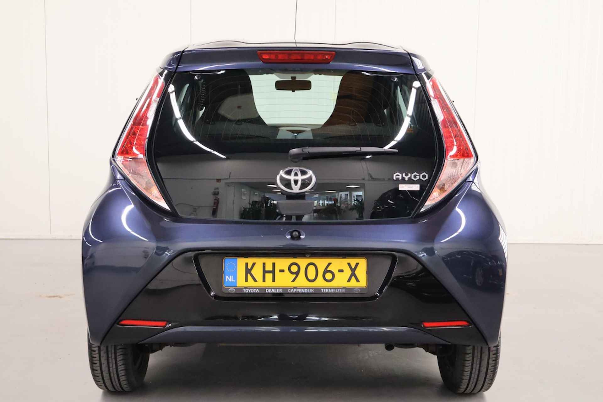 Toyota Aygo 1.0 VVT-i x-play - 8/26