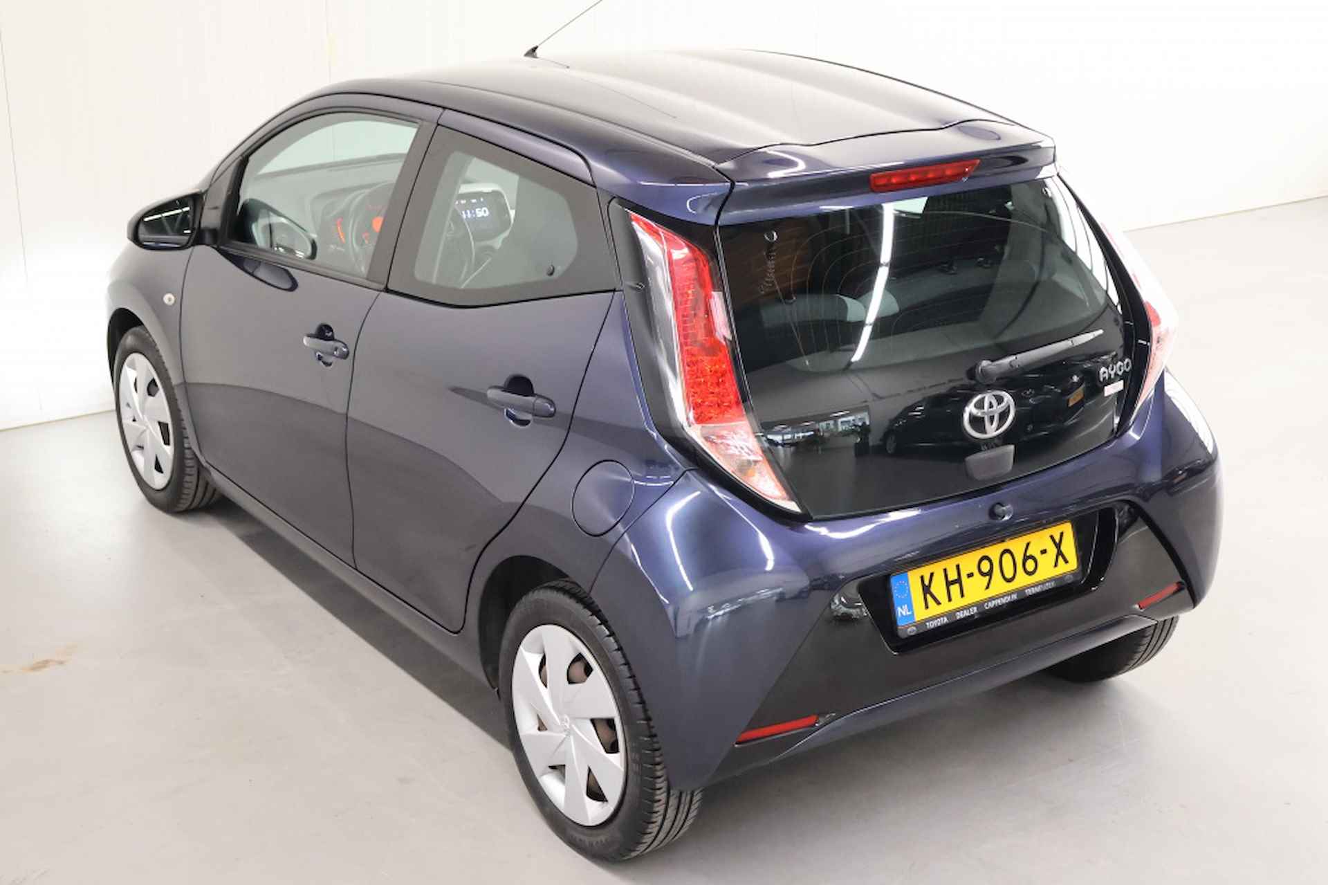 Toyota Aygo 1.0 VVT-i x-play - 9/26