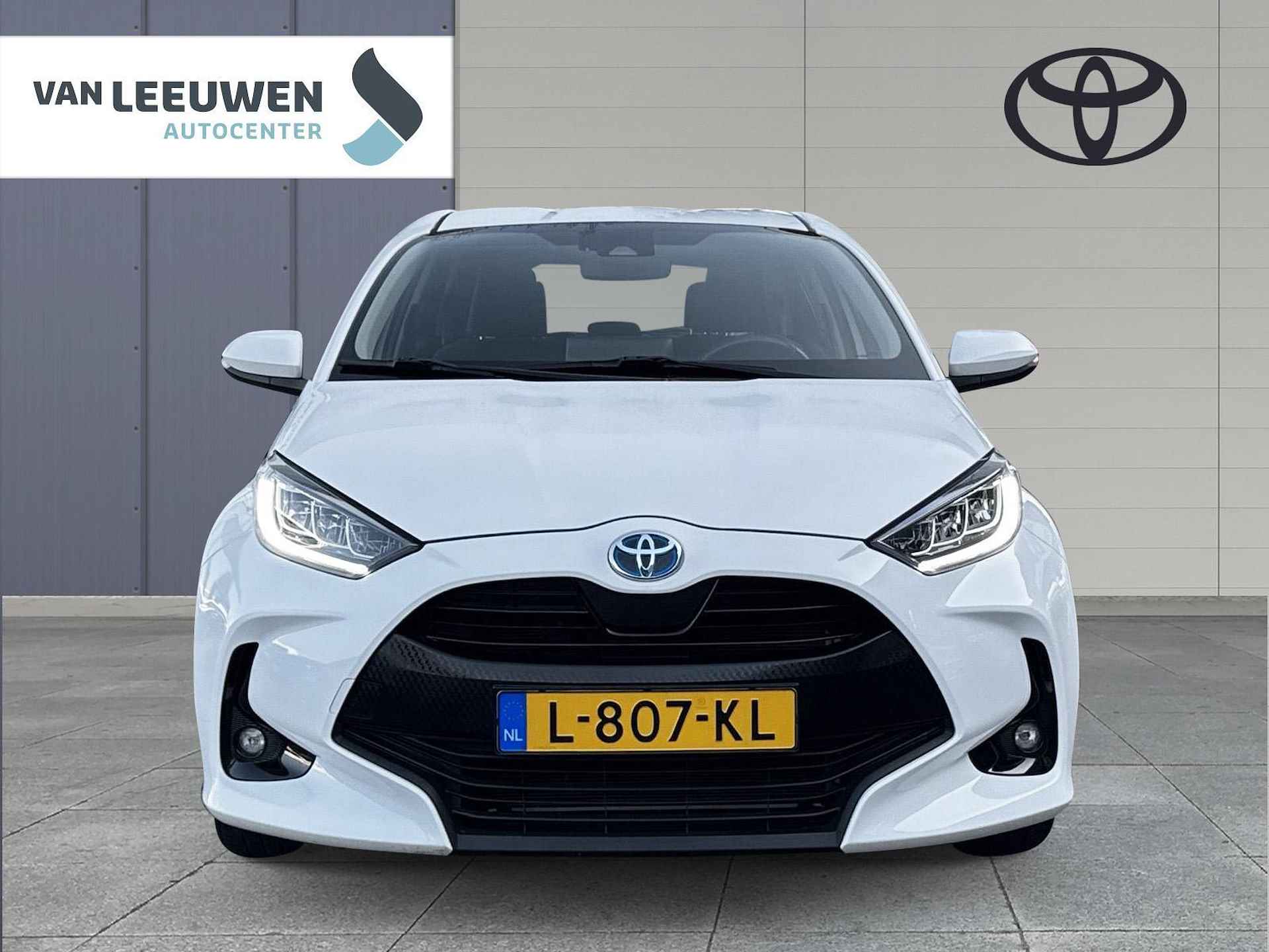 Toyota Yaris 1.5 Hybrid Dynamic - 2/19