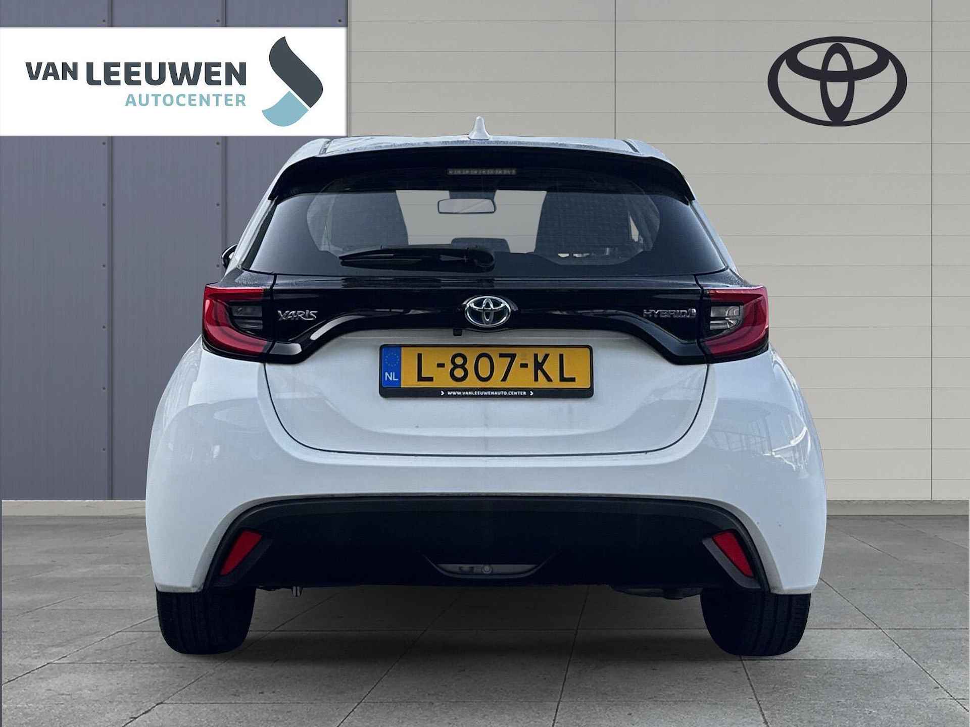 Toyota Yaris 1.5 Hybrid Dynamic - 6/19