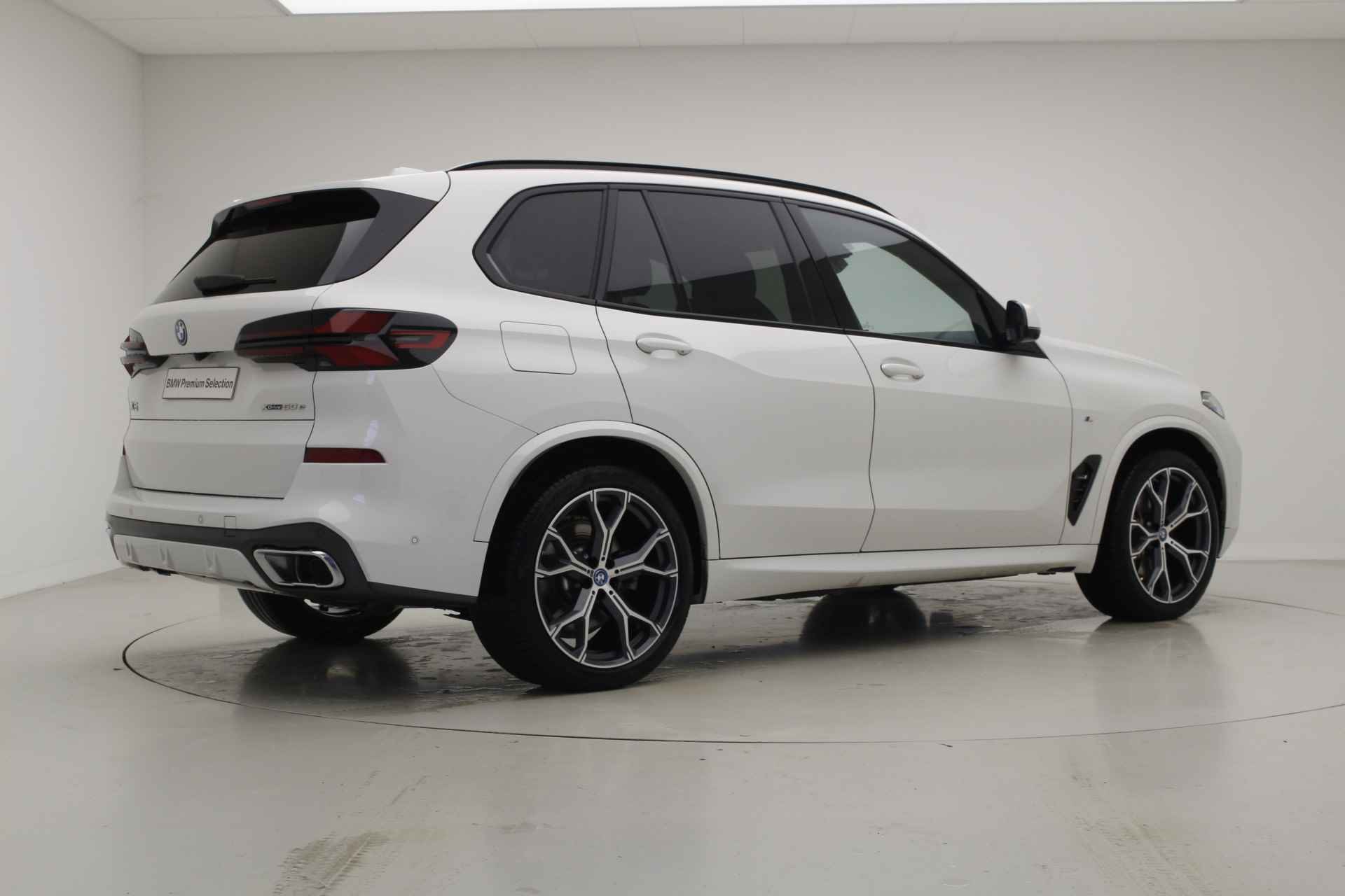 BMW X5 xDrive50e M-Sport | Panorama | 21" | Harman Kardon | Luchtvering v+a | Trekhaak - 3/47