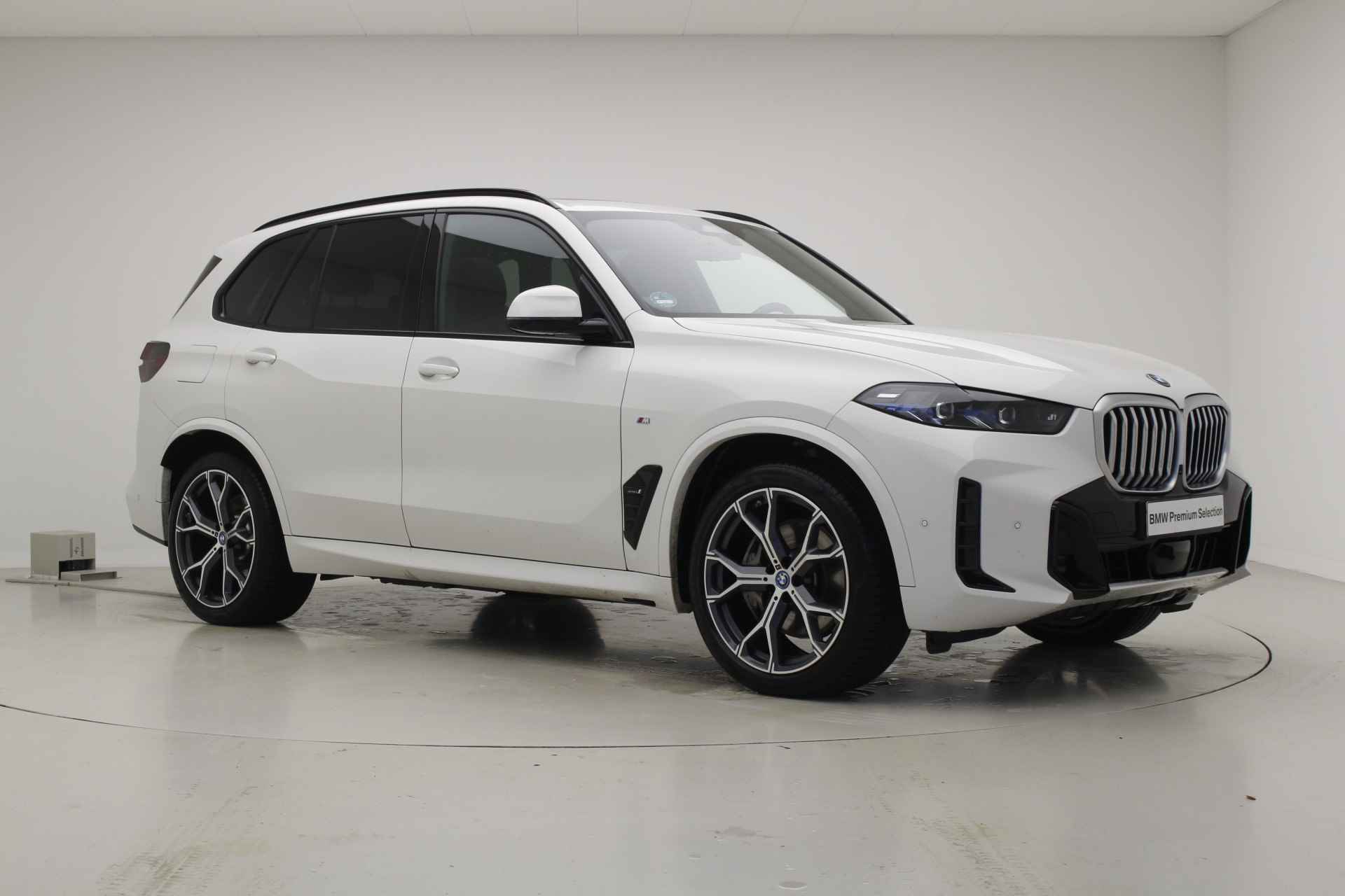 BMW X5 xDrive50e M-Sport | Panorama | 21" | Harman Kardon | Luchtvering v+a | Trekhaak - 6/47