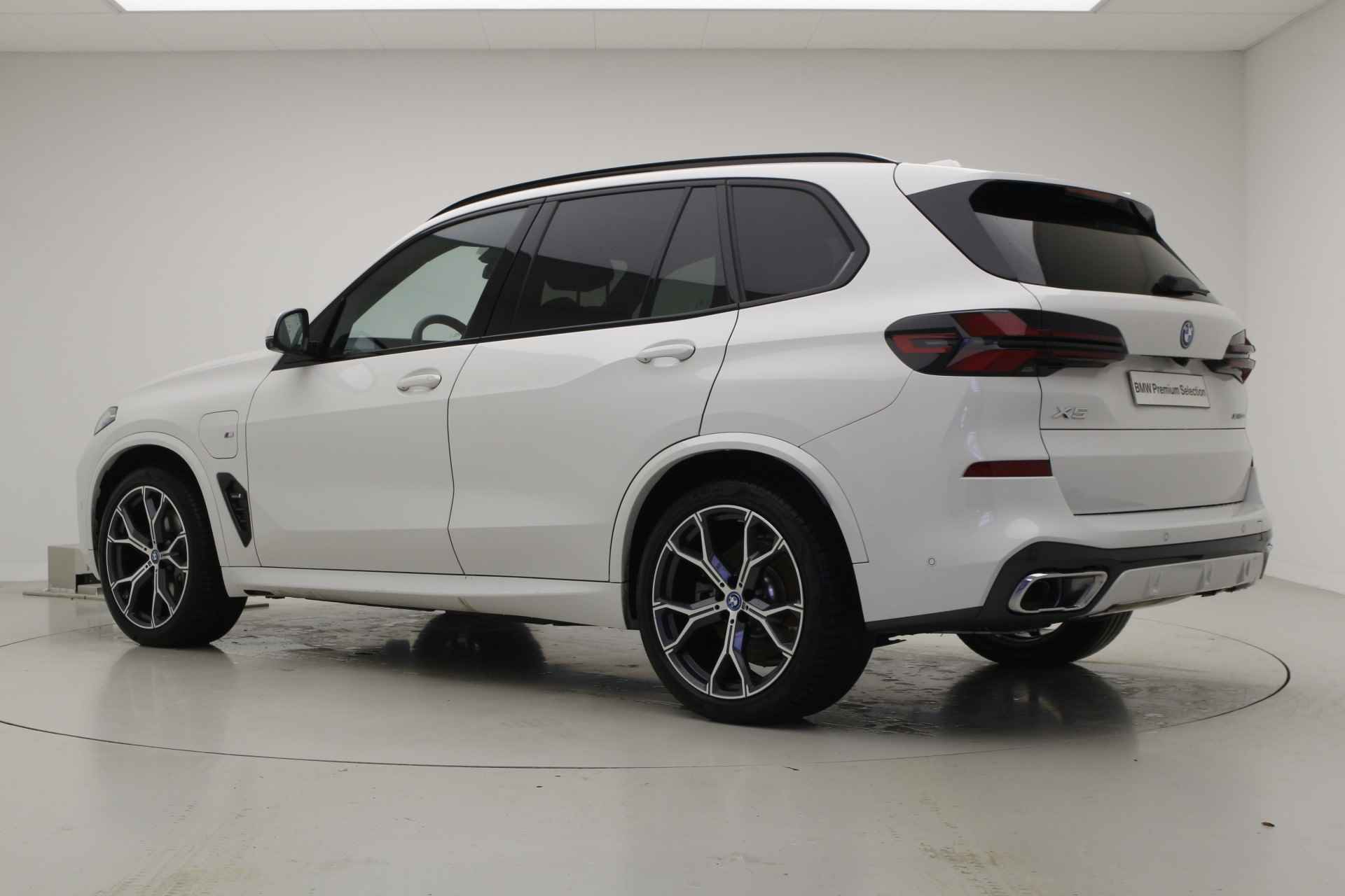 BMW X5 xDrive50e M-Sport | Panorama | 21" | Harman Kardon | Luchtvering v+a | Trekhaak - 7/47