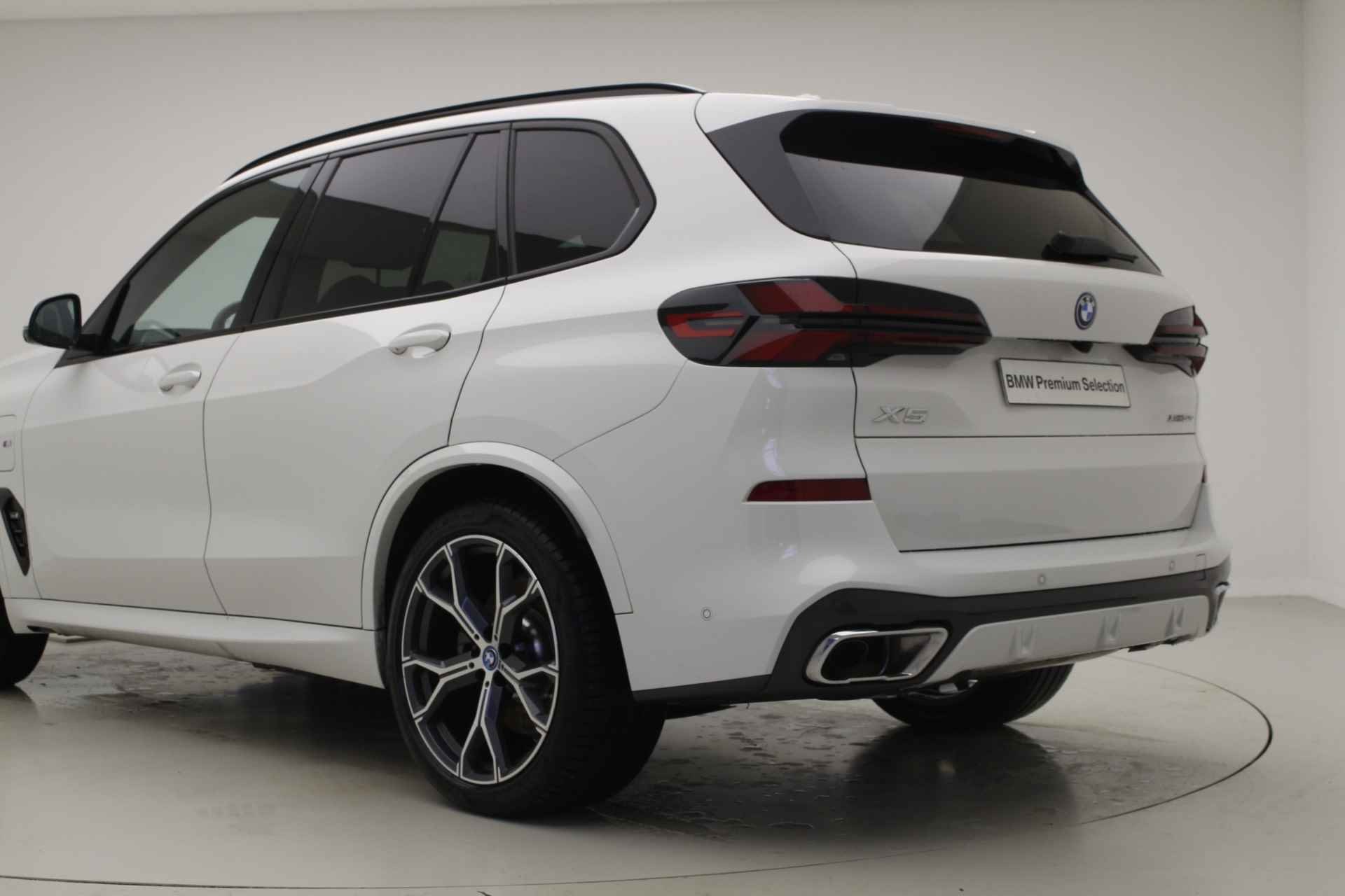 BMW X5 xDrive50e M-Sport | Panorama | 21" | Harman Kardon | Luchtvering v+a | Trekhaak - 11/47