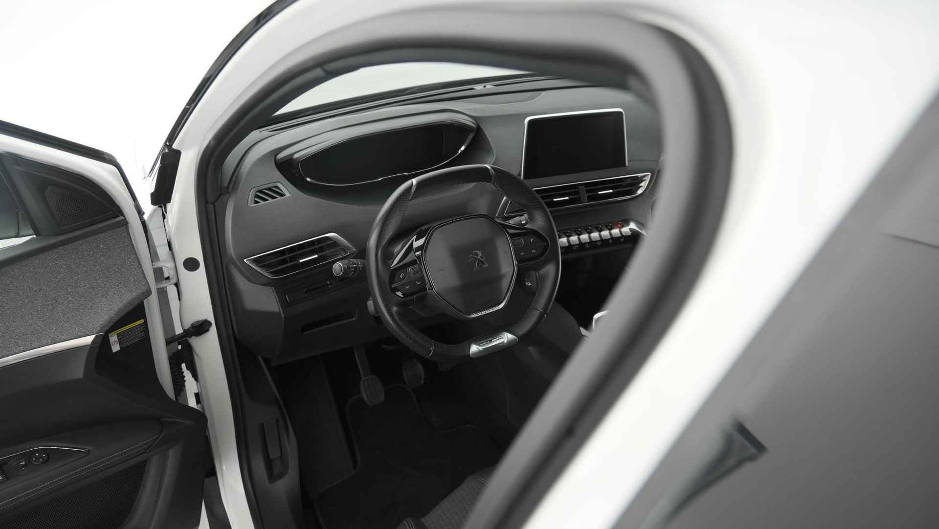 Peugeot 3008 PureTech 130 GT-Line | Dodehoekdetectie | Apple Carplay | Stoelverwarming | Parkeersensoren - 3/72