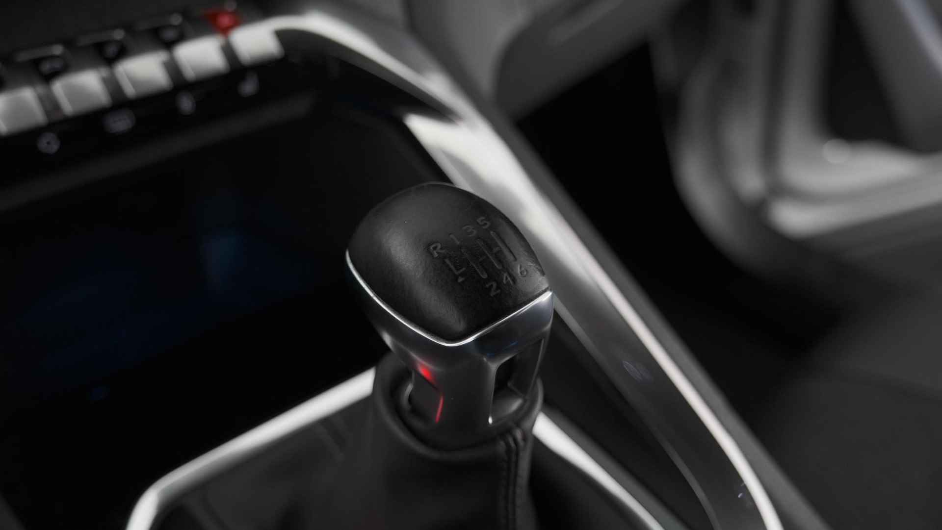 Peugeot 3008 PureTech 130 GT-Line | Dodehoekdetectie | Apple Carplay | Stoelverwarming | Parkeersensoren - 34/72
