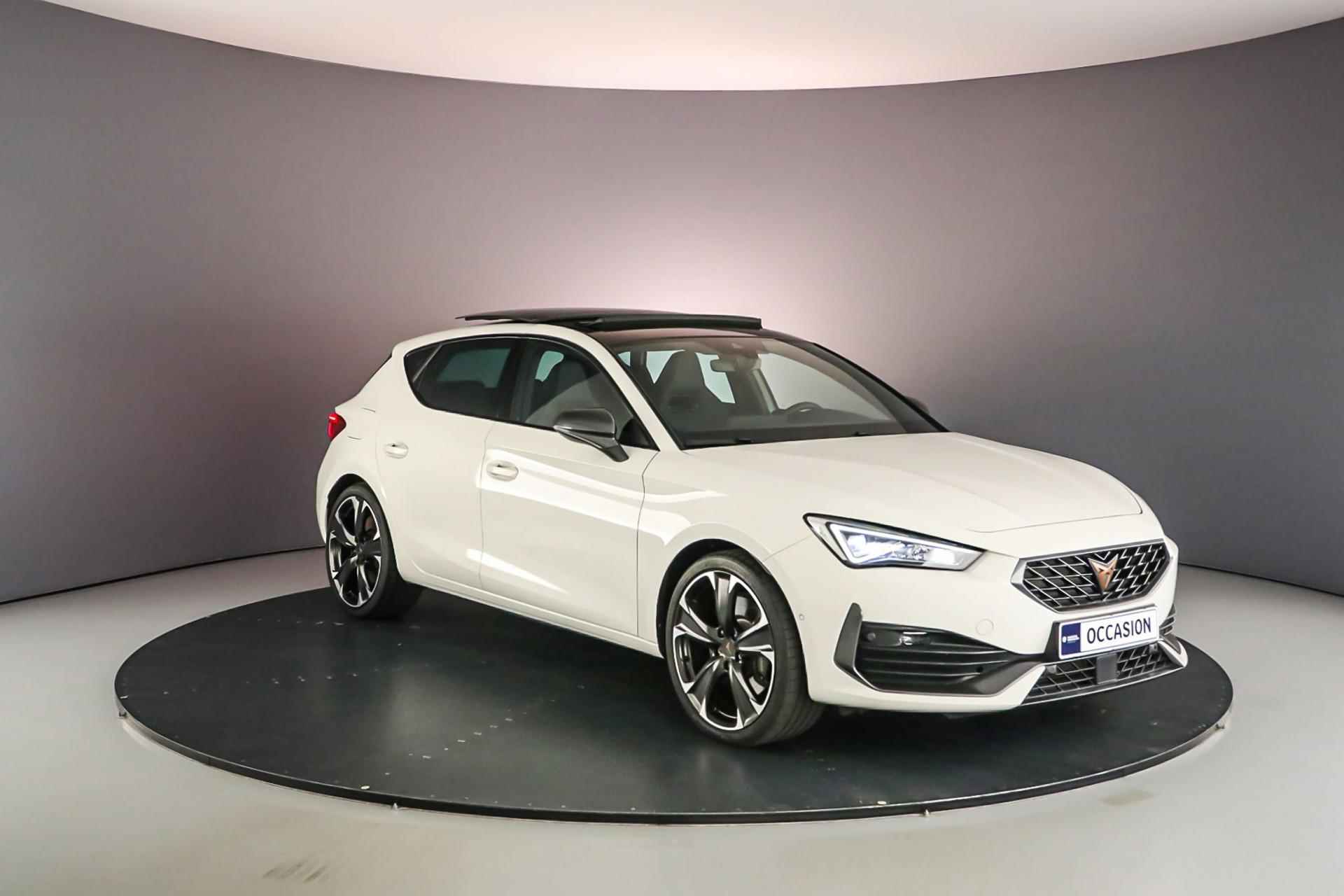 CUPRA Leon VZ Performance 1.4 TSI e-Hybrid 245pk DSG Automaat Panoramadak, Achteruitrijcamera, Navigatie, Adaptive cruise control, Stuurwiel verwarmd, Parkeersensoren, Stoelverwarming, Airco, DAB, Parkeer assistent, LED verlichting - 8/59