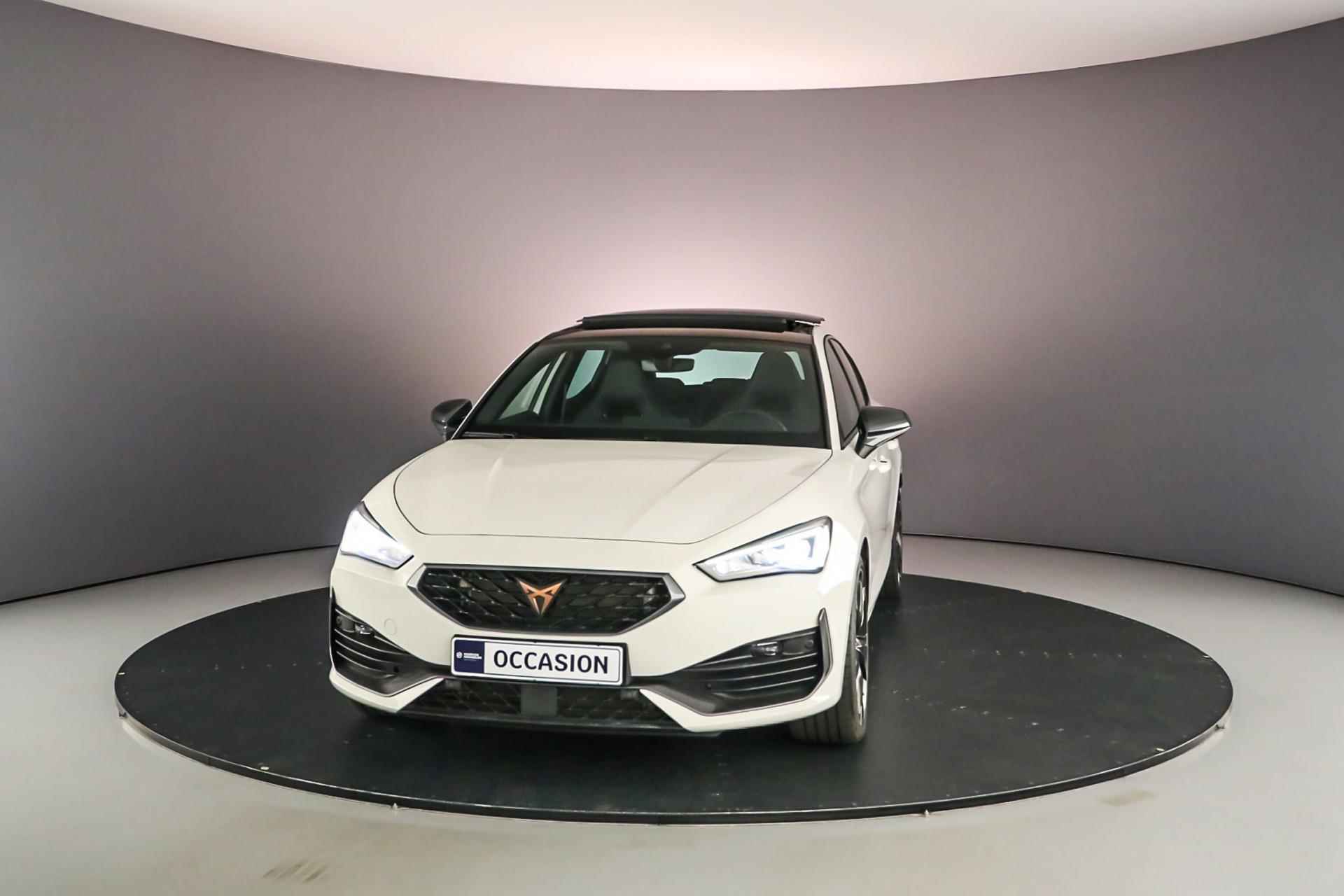 CUPRA Leon VZ Performance 1.4 TSI e-Hybrid 245pk DSG Automaat Panoramadak, Achteruitrijcamera, Navigatie, Adaptive cruise control, Stuurwiel verwarmd, Parkeersensoren, Stoelverwarming, Airco, DAB, Parkeer assistent, LED verlichting - 9/59