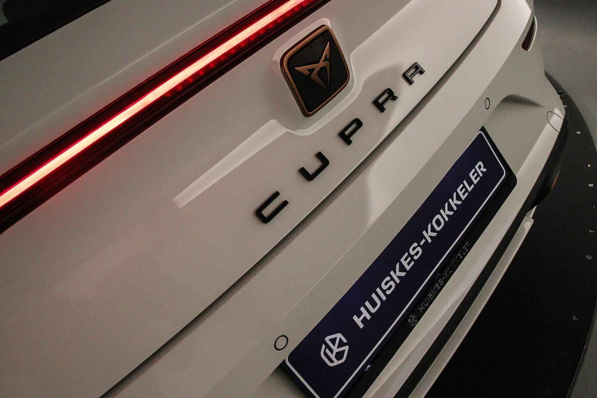 CUPRA Leon VZ Performance 1.4 TSI e-Hybrid 245pk DSG Automaat Panoramadak, Achteruitrijcamera, Navigatie, Adaptive cruise control, Stuurwiel verwarmd, Parkeersensoren, Stoelverwarming, Airco, DAB, Parkeer assistent, LED verlichting - 54/59