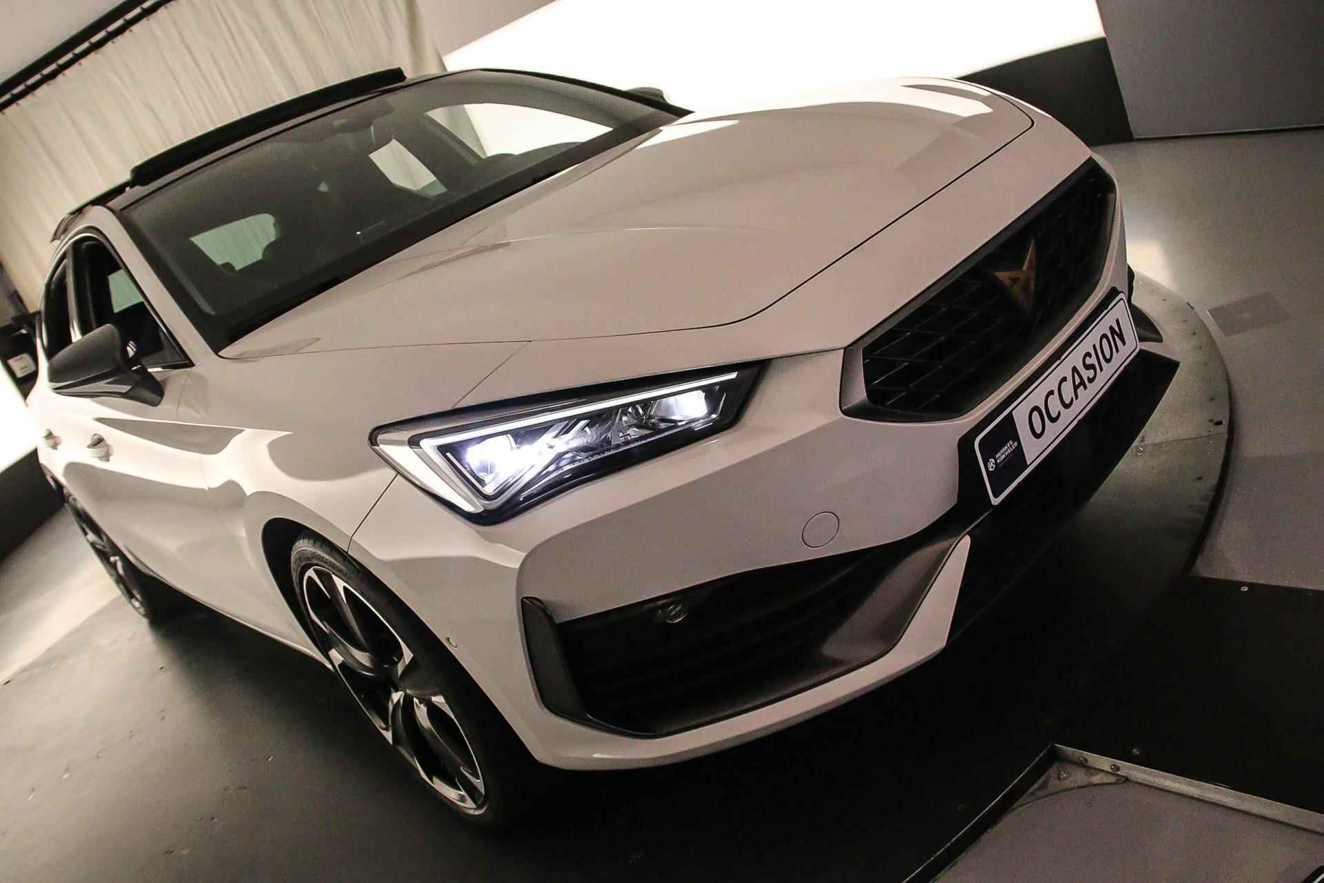 CUPRA Leon VZ Performance 1.4 TSI e-Hybrid 245pk DSG Automaat Panoramadak, Achteruitrijcamera, Navigatie, Adaptive cruise control, Stuurwiel verwarmd, Parkeersensoren, Stoelverwarming, Airco, DAB, Parkeer assistent, LED verlichting - 59/59