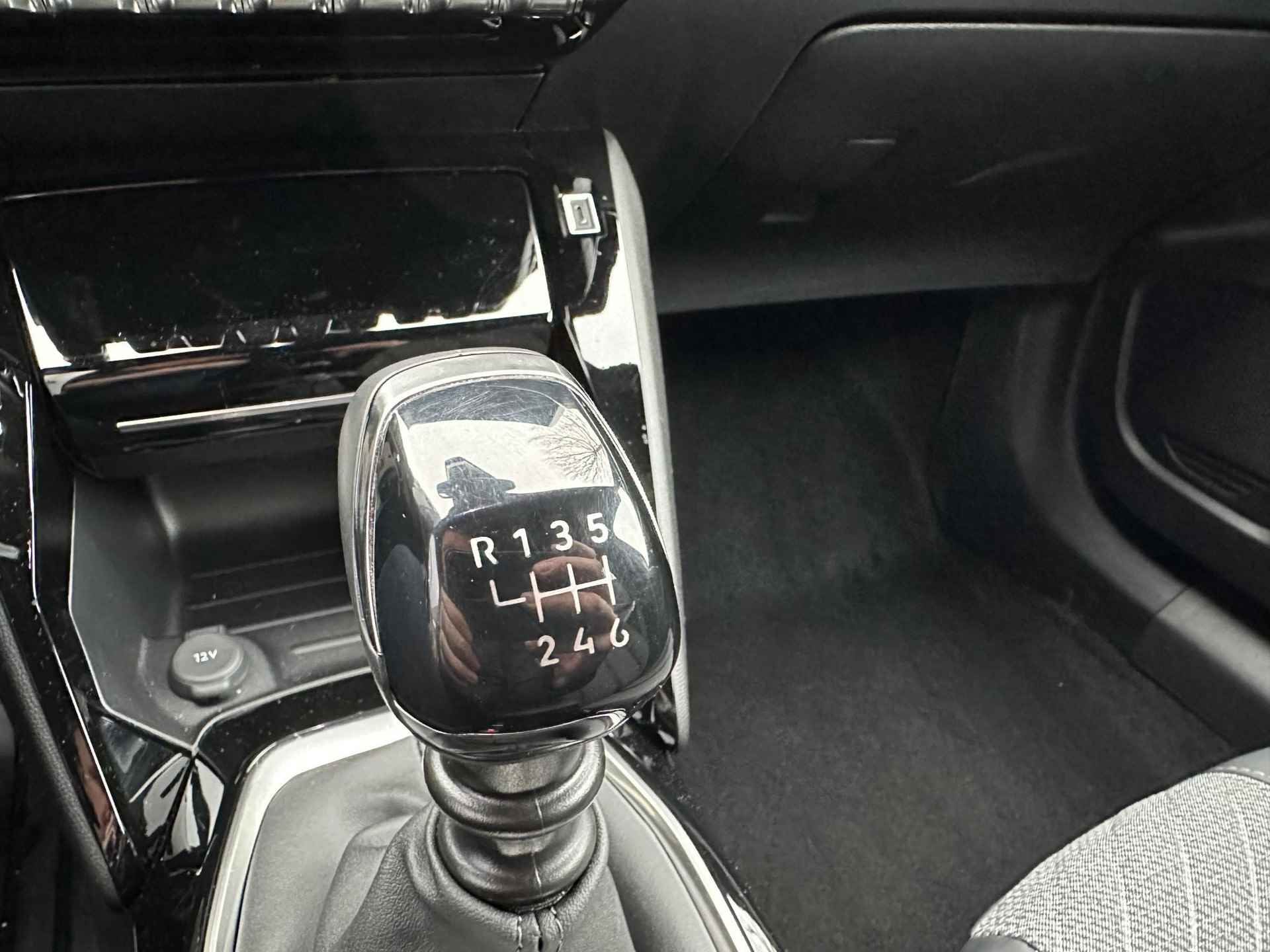 Peugeot 2008 1.2 Turbo 100 PK Allure | Bouwjaar 2024 | Nieuwste Model ! | Digitaal Instrumentarium | HD Camera | Full Screen Navigatie | LED Verlichting | Climate Control | Lichtmetalen Velgen | Draadloze Apple Carplay & Android Auto | - 32/62