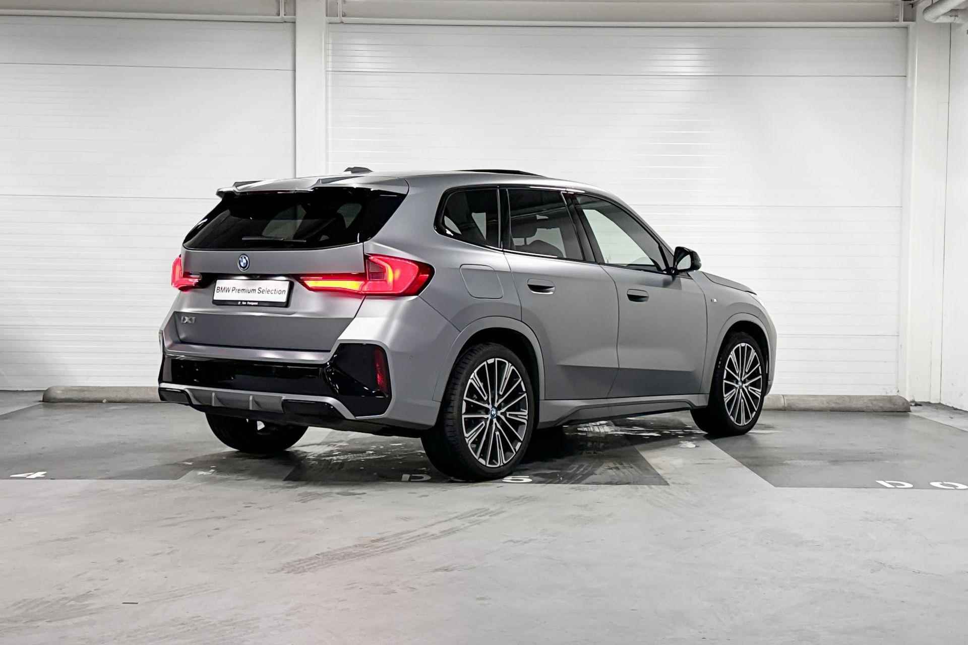 BMW iX1 eDrive20 67 kWh l M-Sport - 6/19