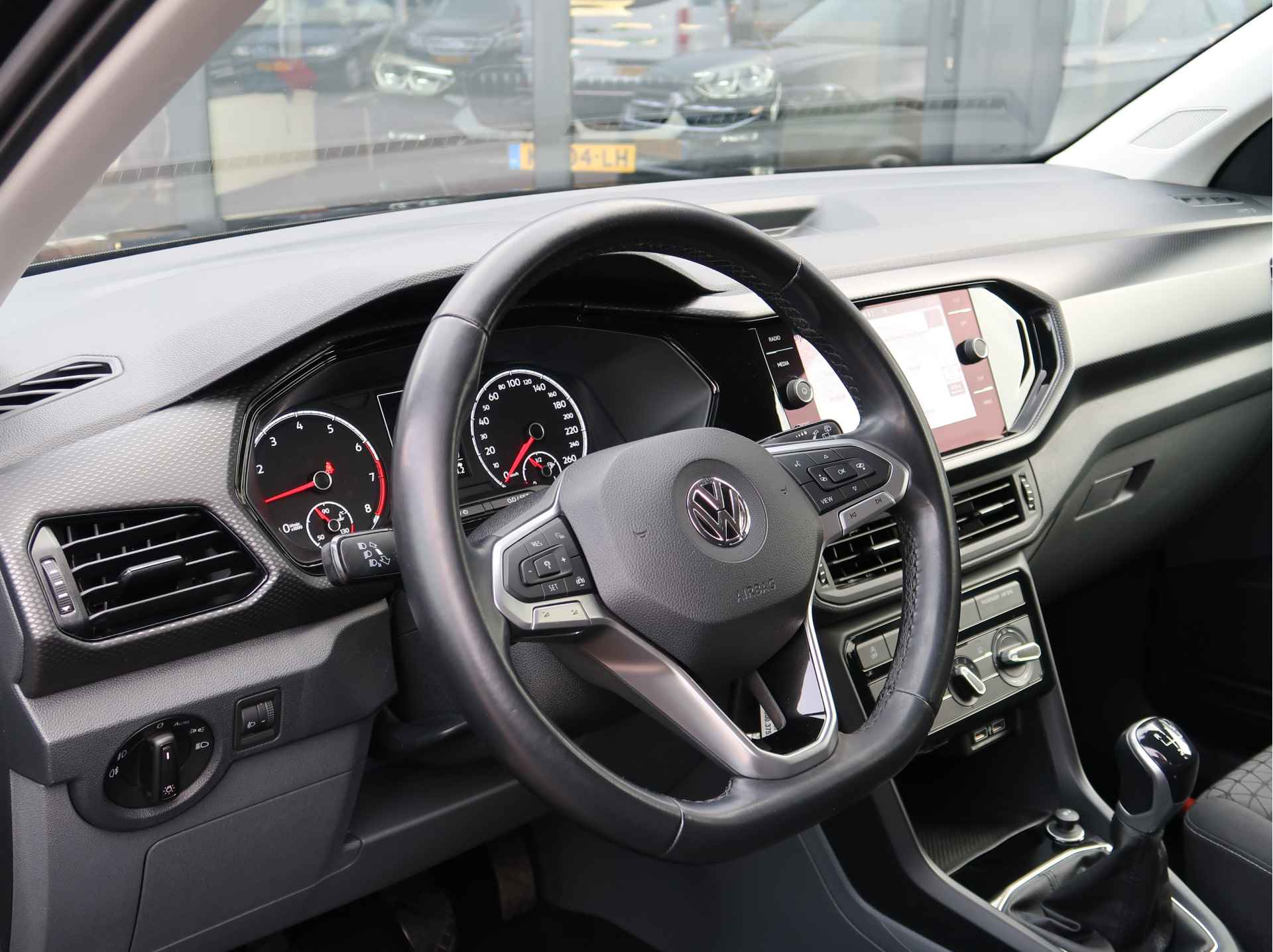 Volkswagen T-Cross 1.0 TSI Life Executive | navigatie | app-connect | trekhaak | - 5/21