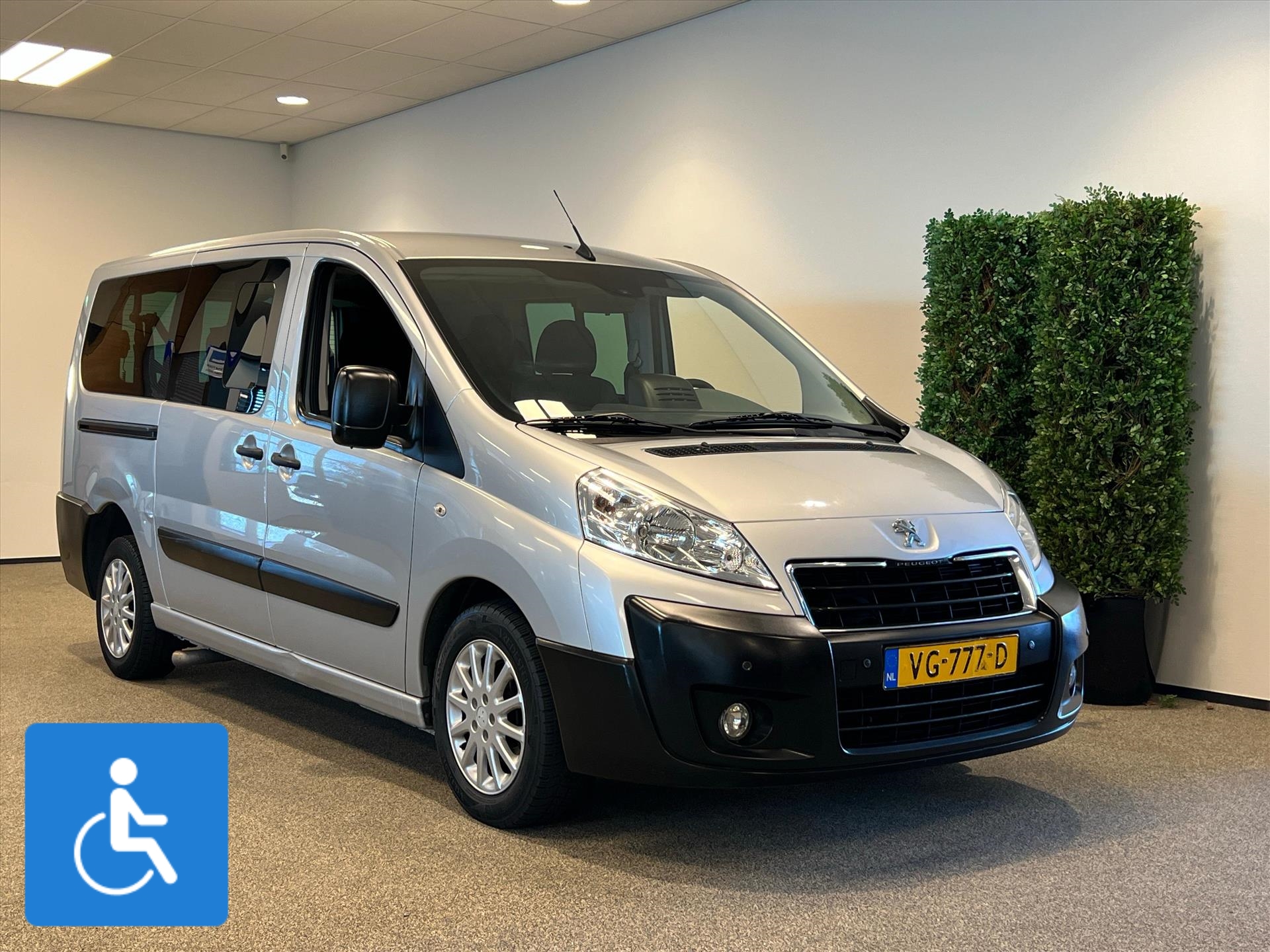 Peugeot Expert L2H1 Rolstoelbus Bodeverlaging XXL-Ombouw 150cm incl. draaistoel