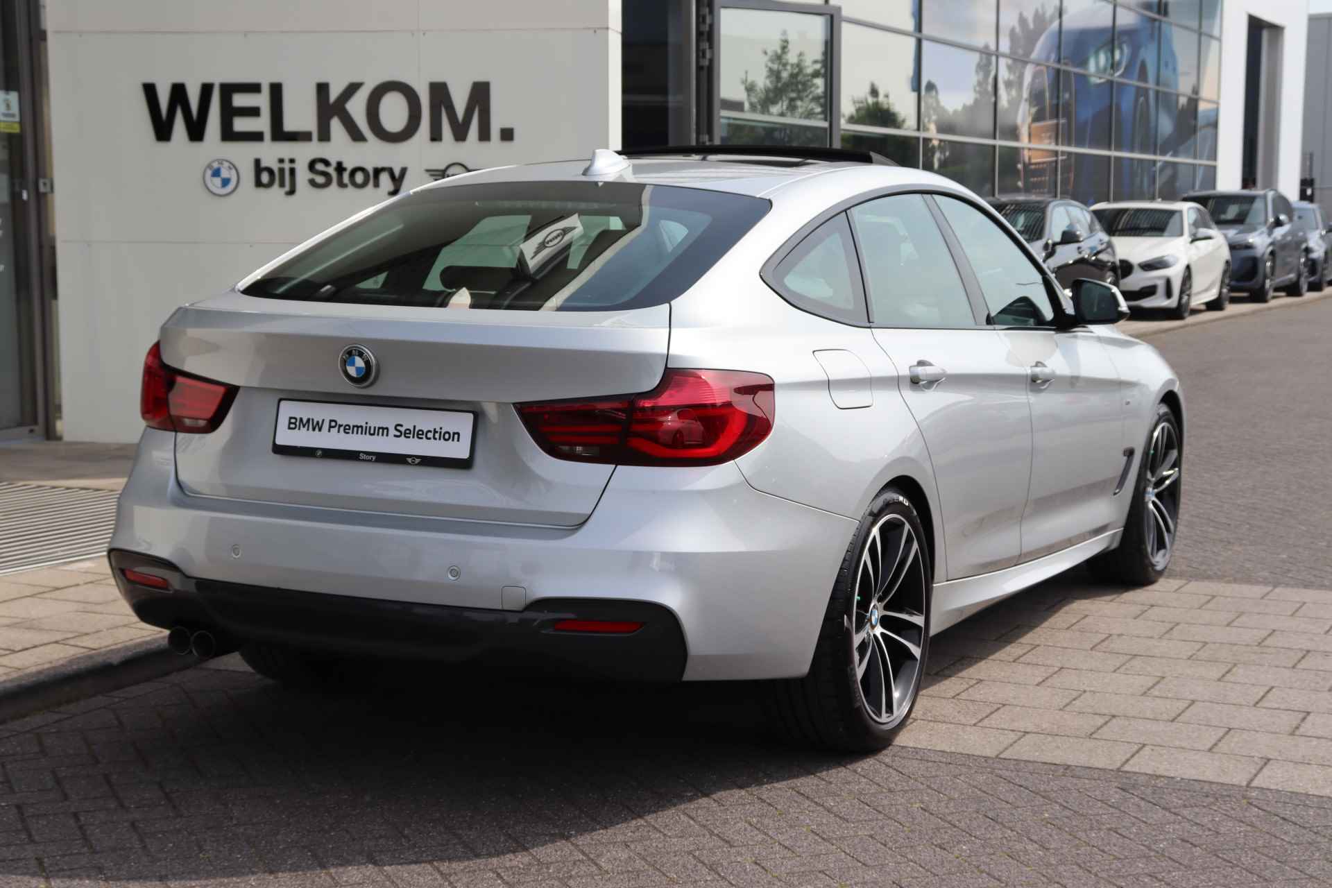 BMW 3-serie Gran Turismo 320i High Executive M Sport Automaat / Panoramadak / Sportstoelen / LED / M Sportonderstel / Navigatie Professional / Stoelverwarming - 6/33