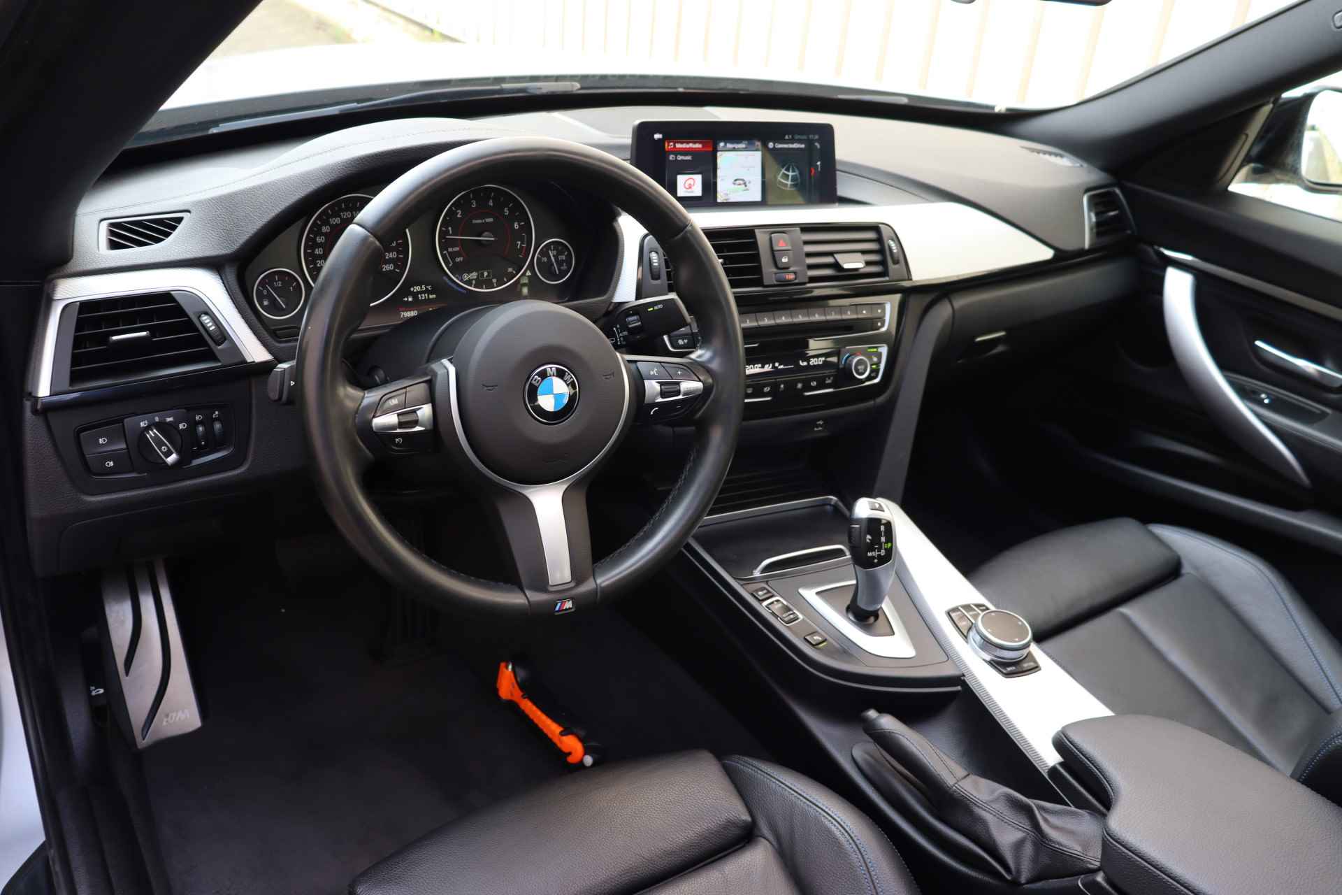 BMW 3-serie Gran Turismo 320i High Executive M Sport Automaat / Panoramadak / Sportstoelen / LED / M Sportonderstel / Navigatie Professional / Stoelverwarming - 25/33