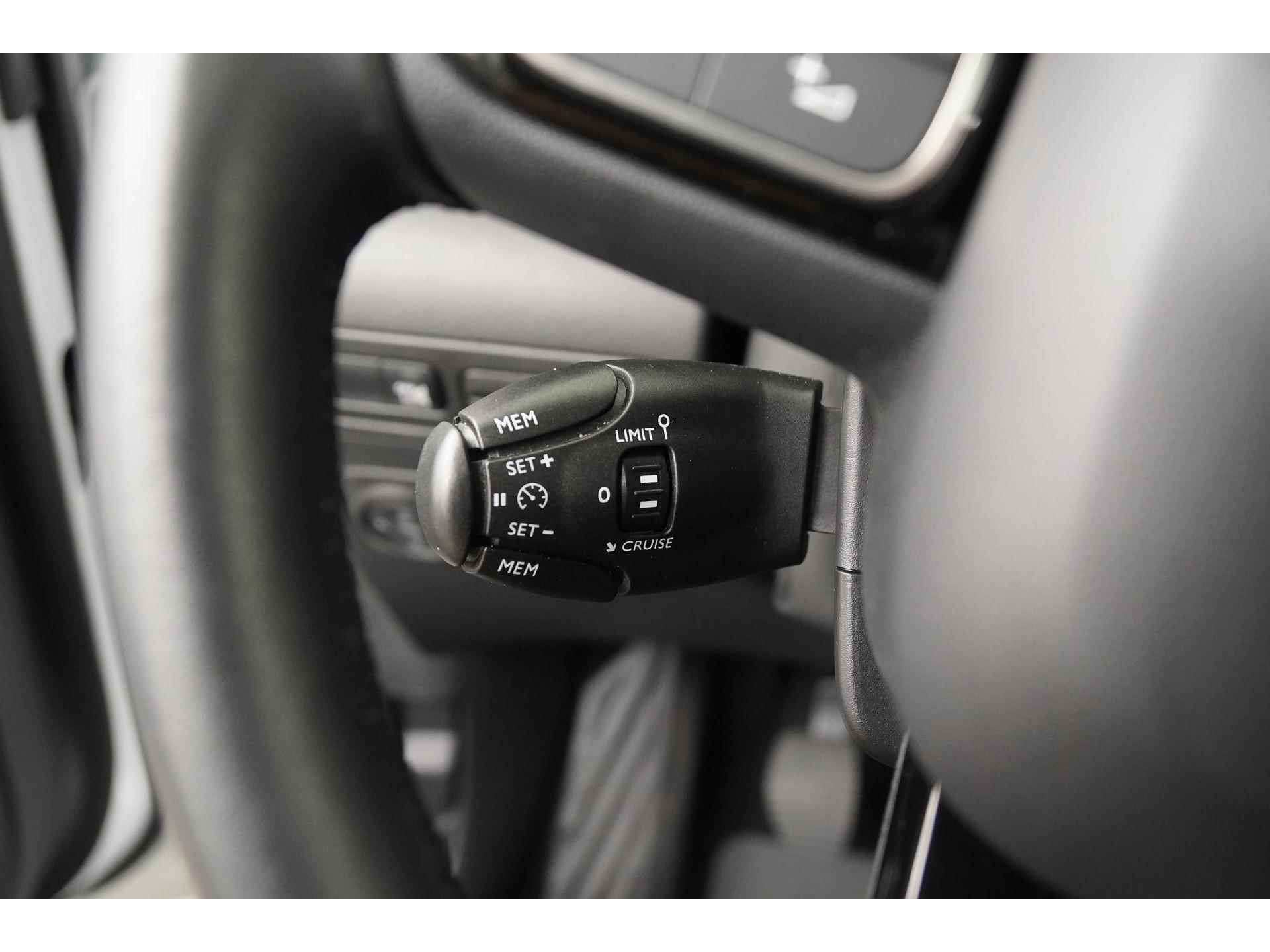 Citroën C3 Aircross 1.2 PureTech Shine | Panoramadak | Camera | Blind spot | Grip-Control |  Zondag Open! - 29/42
