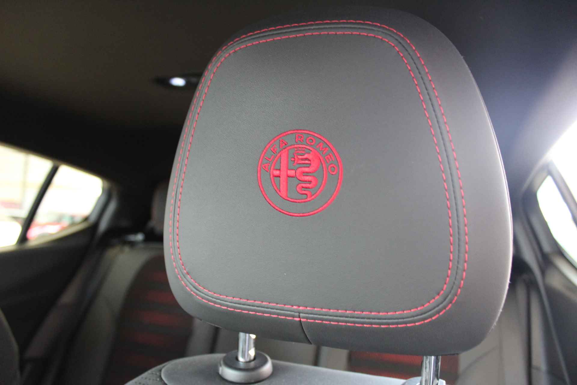 Alfa Romeo Tonale 1.5T 130PK Hybrid Edizione Speciale | Alcantara | Flippers | 20'' inch | Brembo | Navi | Stoel + Stuur verwarming | Alcantara | Flippers | 20'' inch | Brembo | Navi | Stoel + Stuur verwarming - 22/42