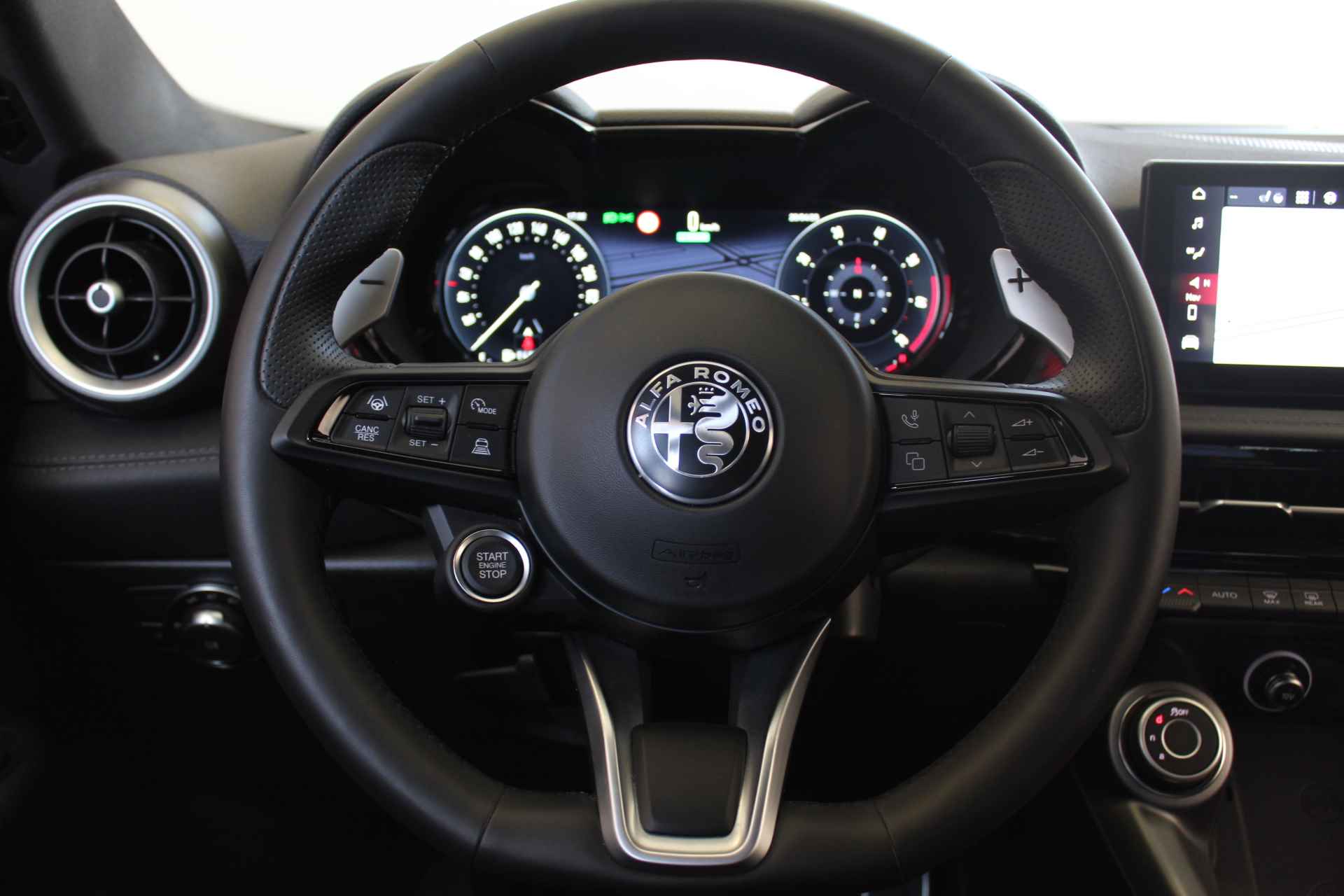Alfa Romeo Tonale 1.5T 130PK Hybrid Edizione Speciale | Alcantara | Flippers | 20'' inch | Brembo | Navi | Stoel + Stuur verwarming | Alcantara | Flippers | 20'' inch | Brembo | Navi | Stoel + Stuur verwarming - 25/42