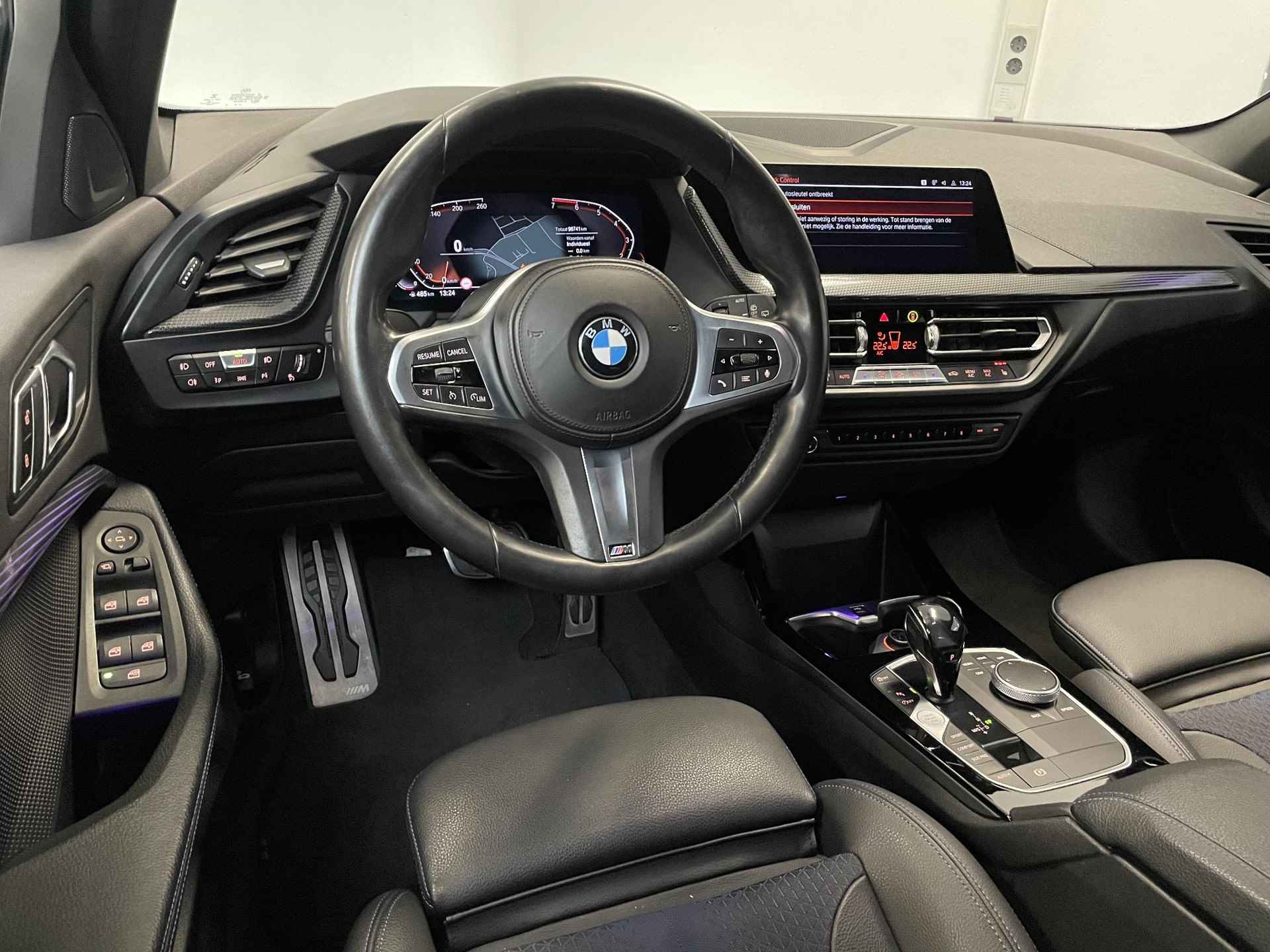 BMW 1-serie 118i M-sport | 1e-EIG. | ORG.NL | CAMERA | HALF-LEDER | CARPLAY | - 4/43