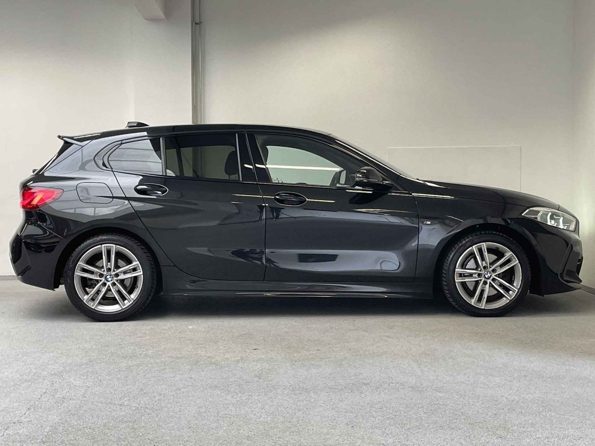 BMW 1-serie 118i M-sport | 1e-EIG. | ORG.NL | CAMERA | HALF-LEDER | CARPLAY | - 10/43