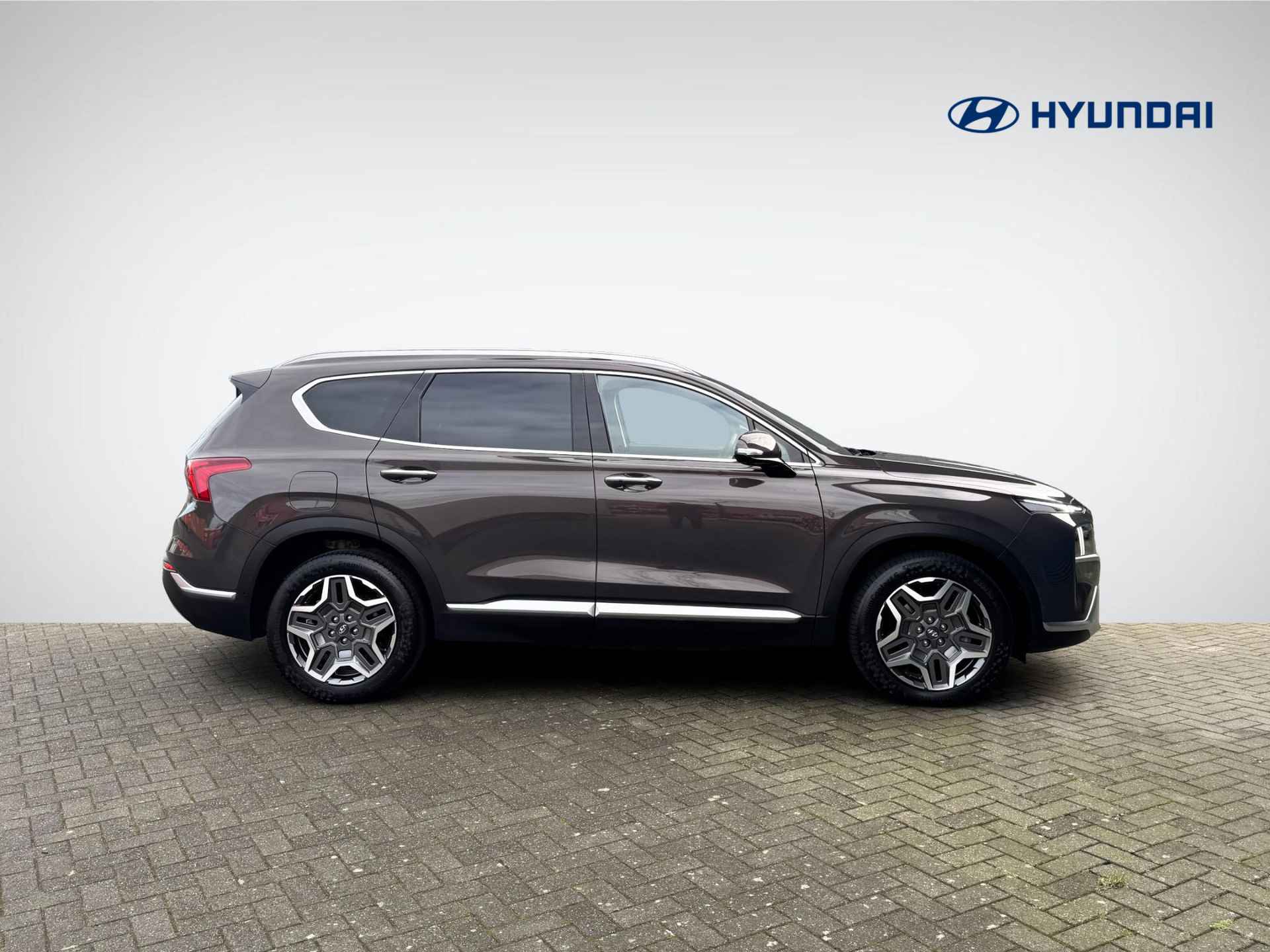 Hyundai Santa Fe 1.6 T-GDI PHEV Premium | Trekhaak | Vol-Leder 'Cognac' | Stuur- + Stoelverwarming | Head-Up Display | Geheugenstoel | 360° Camera | Rijklaarprijs! - 3/36