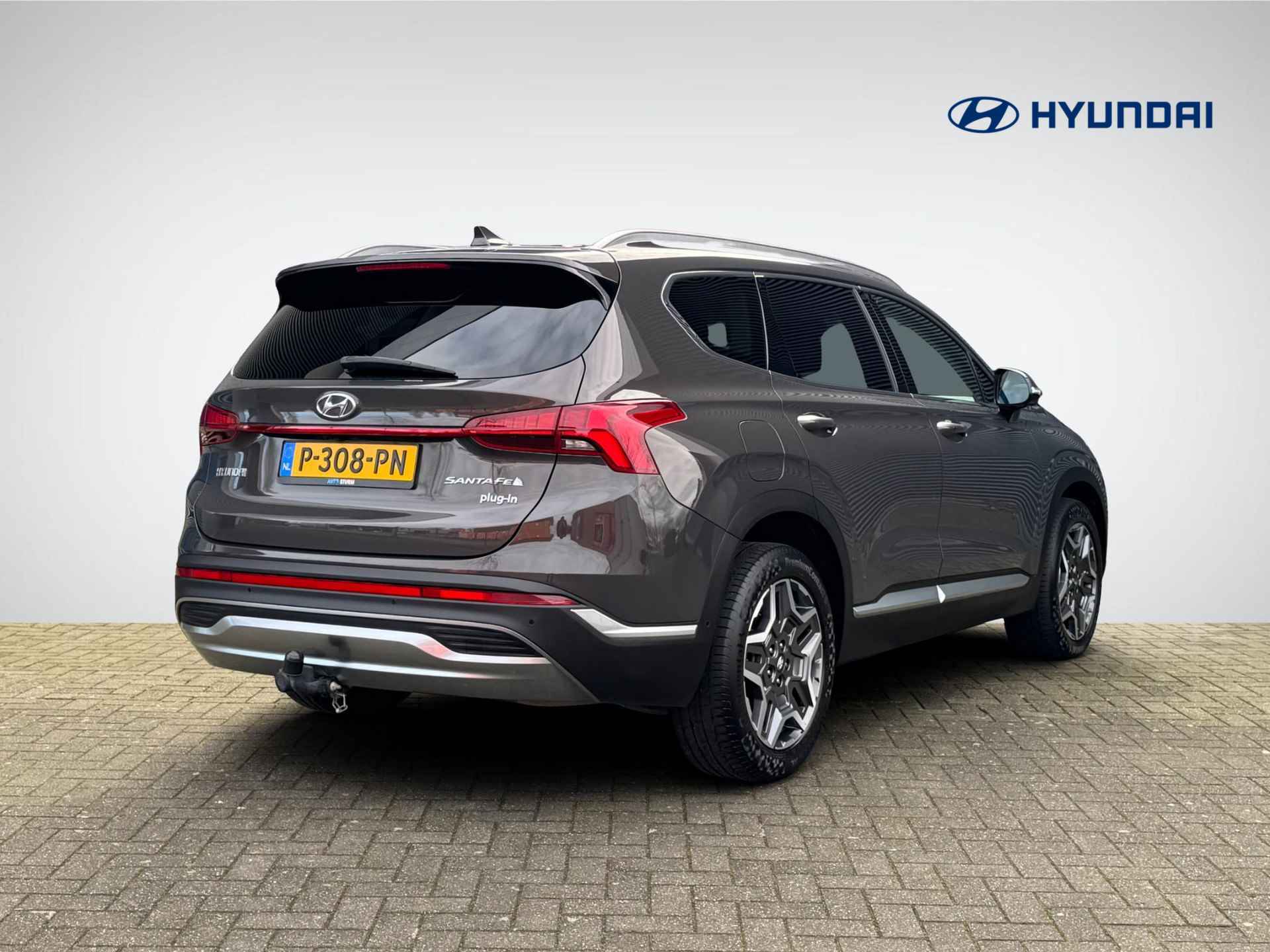 Hyundai Santa Fe 1.6 T-GDI PHEV Premium | Trekhaak | Vol-Leder 'Cognac' | Stuur- + Stoelverwarming | Head-Up Display | Geheugenstoel | 360° Camera | Rijklaarprijs! - 4/36