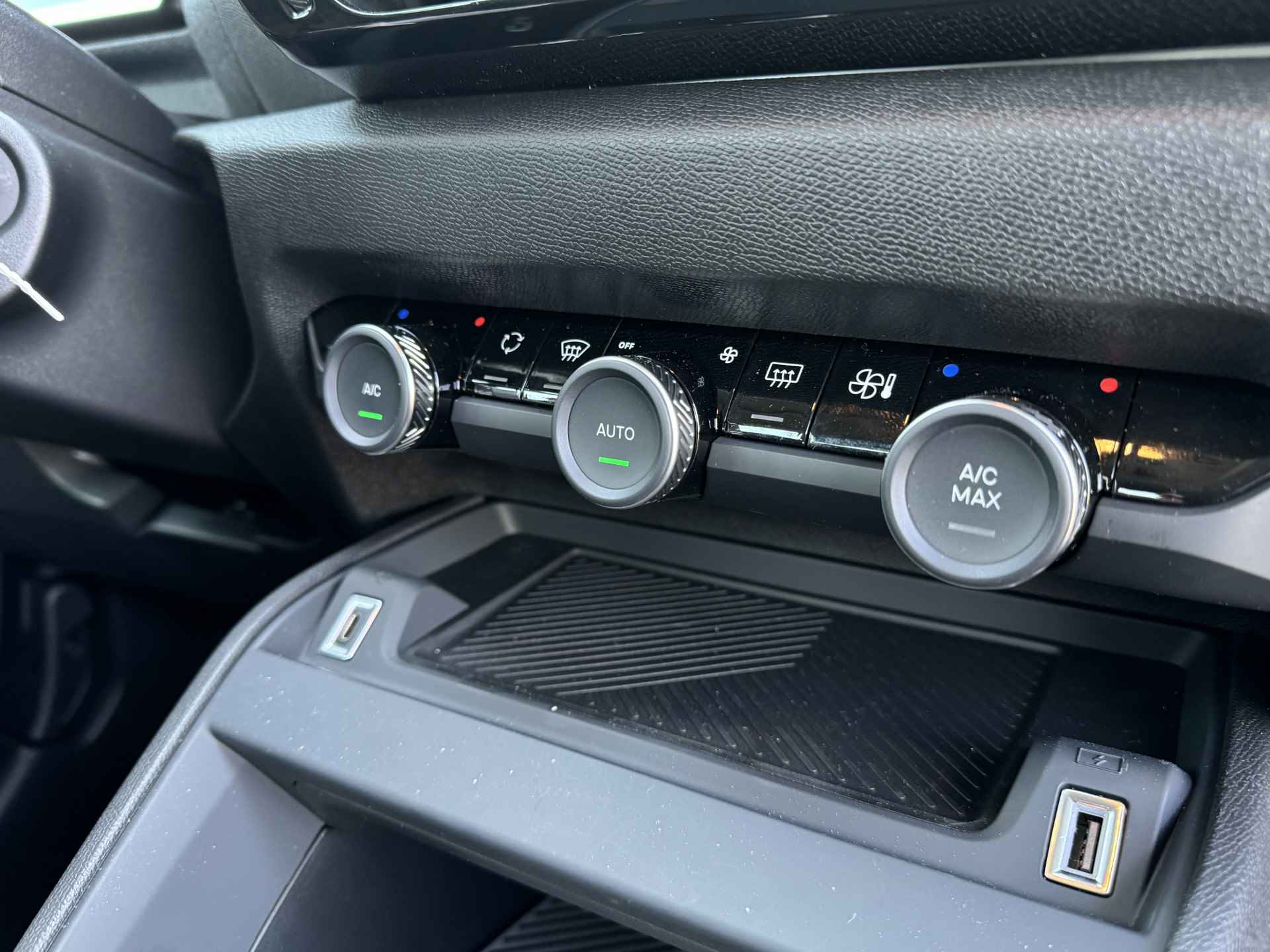 Citroën C4 1.2 Puretech Feel 130PK Automaat | PDC achter | Camera | Cruise Control | Climate | Carplay - 21/32