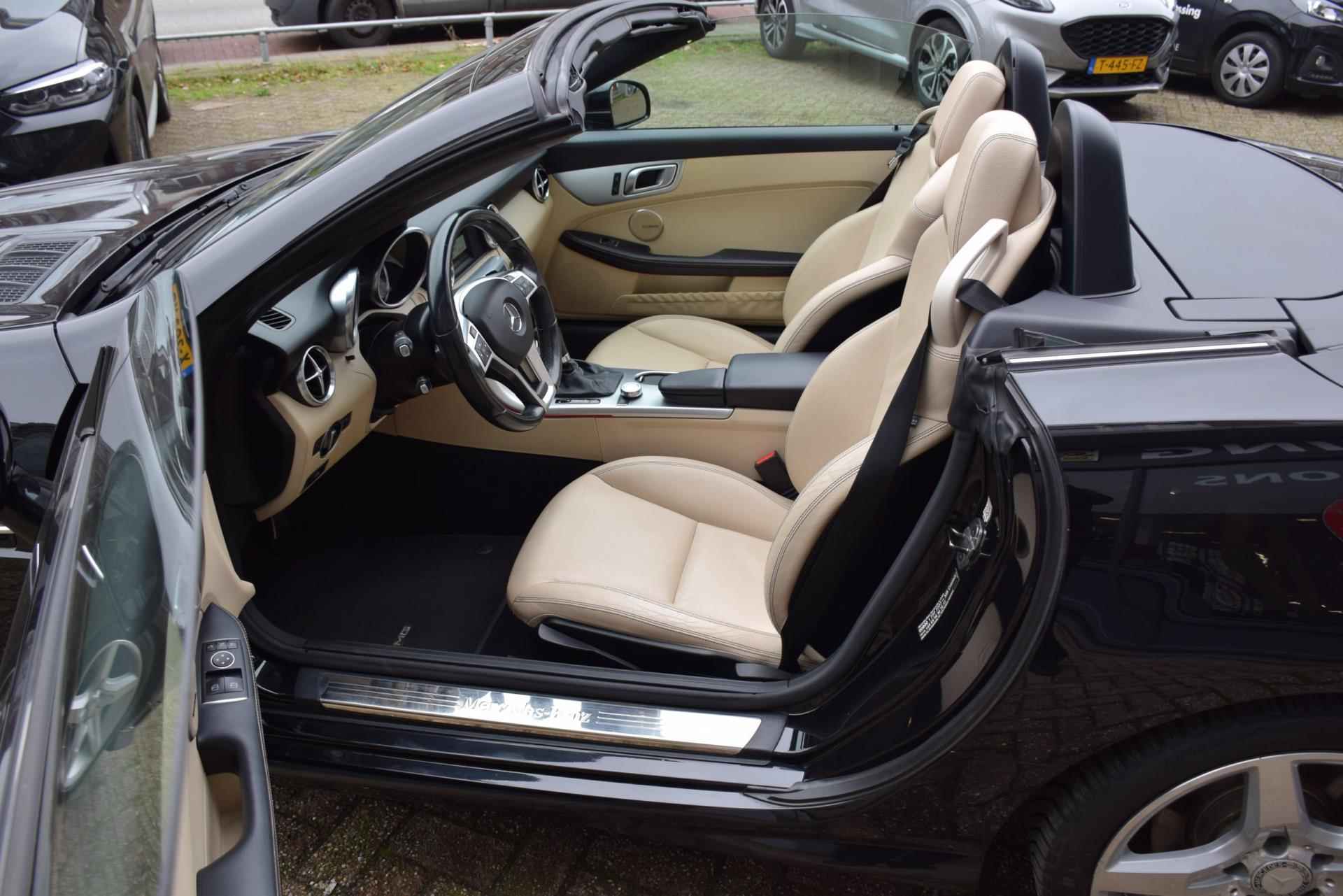 Mercedes-Benz SLK-klasse 200 CarbonLOOK Edition, Leer, Sportstoelen, Glazen dak, Stoel verwarming , Xenon, PDC , AMG Pakket, - 24/57