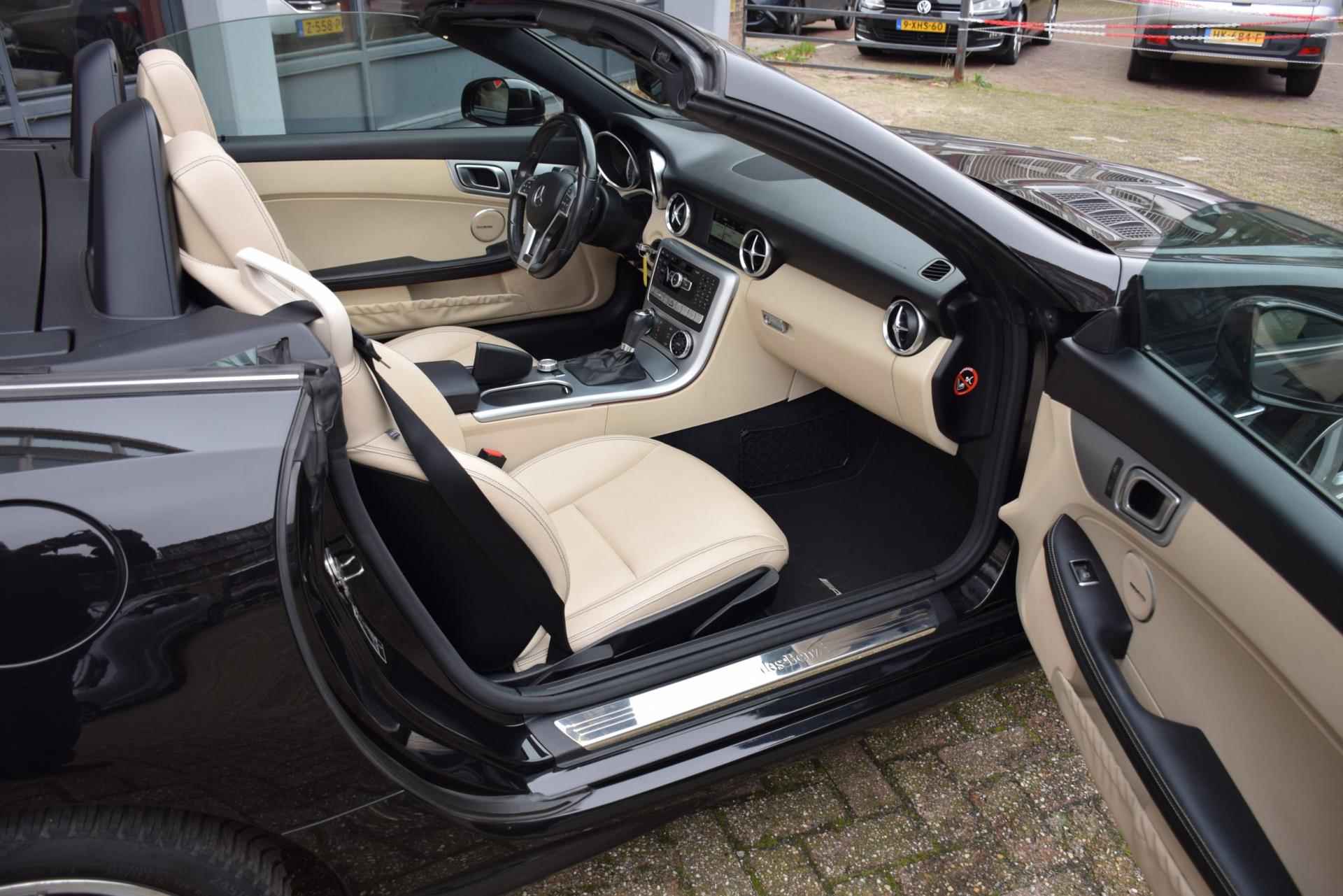 Mercedes-Benz SLK-klasse 200 CarbonLOOK Edition, Leer, Sportstoelen, Glazen dak, Stoel verwarming , Xenon, PDC , AMG Pakket, - 46/57