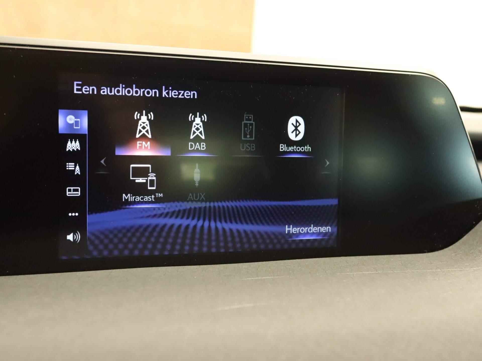 Lexus UX 300e Business 54 kWh - ORIGINEEL NEDERLANDSE AUTO - AFKOMSTIG VAN 1E EIGENAAR - 8% BIJTELLING- CLIMATE CONTROL - ACHTERUITRIJCAMERA - 17 INCH LICHT METALEN VELGEN - ALCANTARA BEKLEDING - ELEKTRISCH VERSTELBARE VOORSTOELEN - ADAPTIEVE CRUISE CONTROL - 29/45