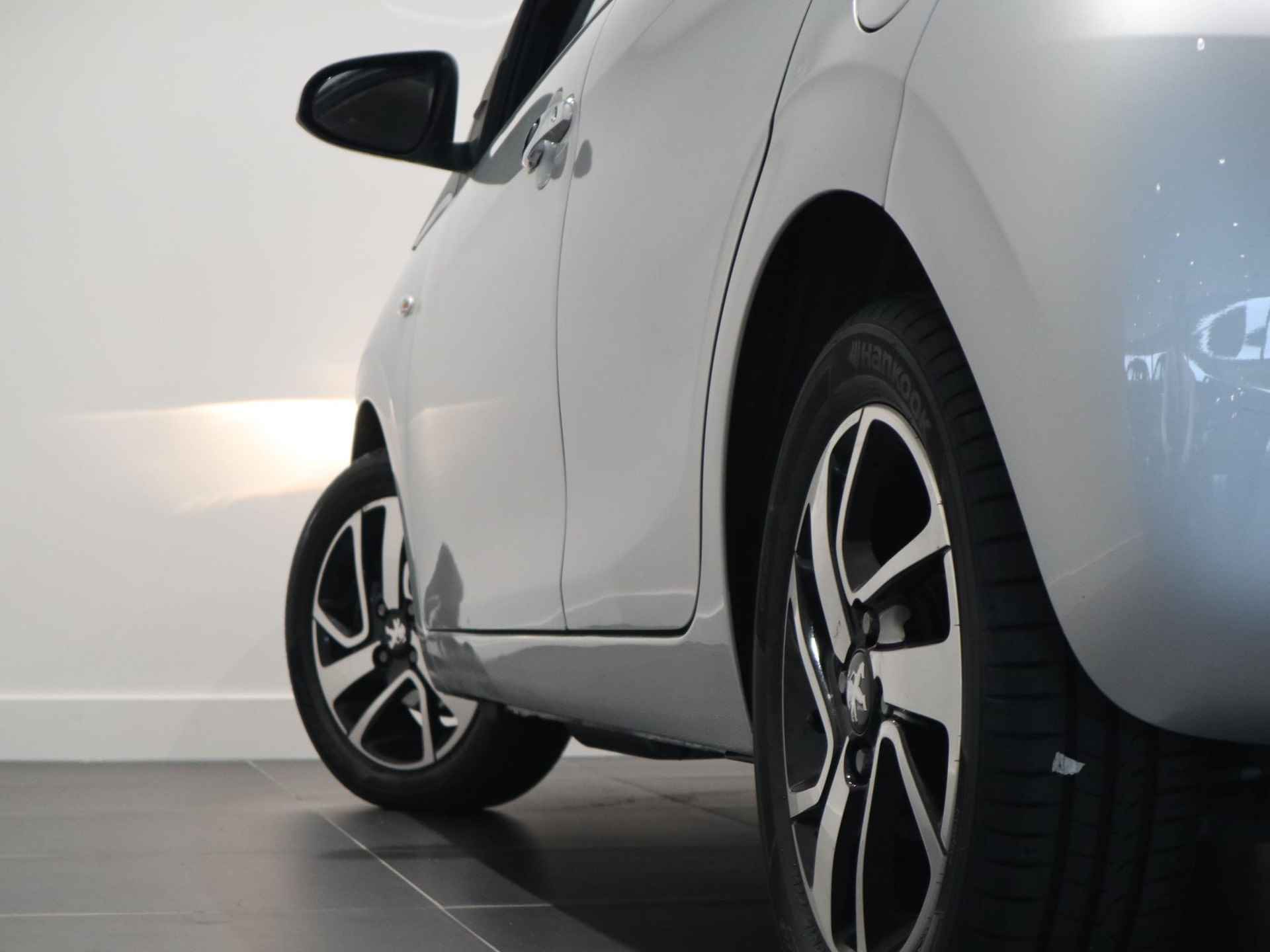 Peugeot 108 Allure - APPLE CARPLAY / ANDROID AUTO - PARKEERCAMERA - CLIMATE CONTROL - 21/28