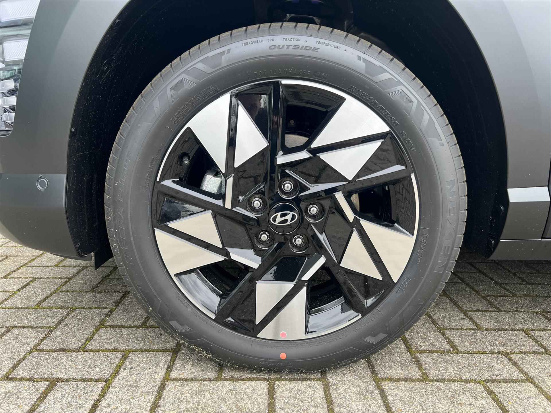 Hyundai Kona New 1.6 GDI HEV 141pk DCT Premium Sky - 12/47