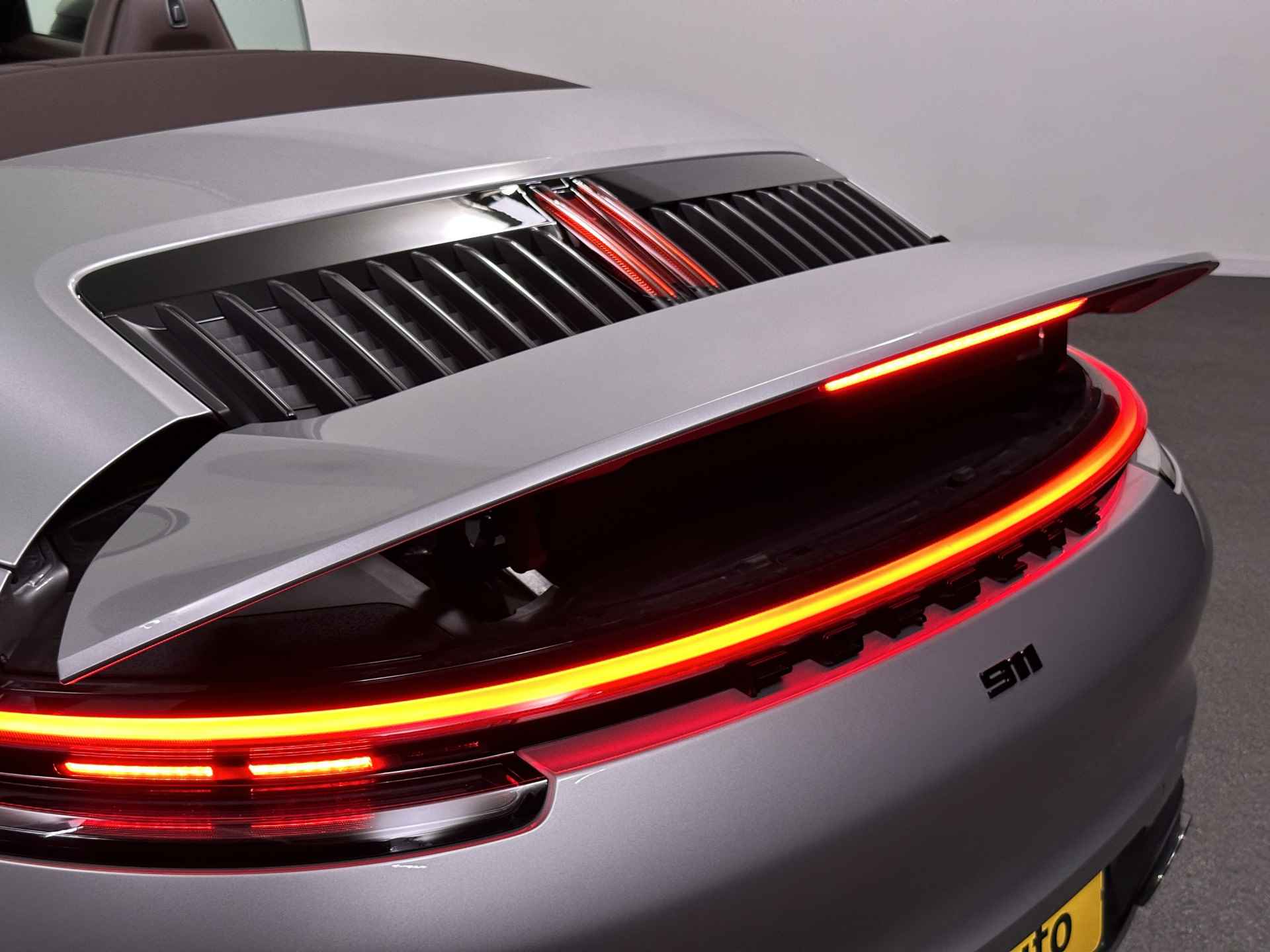 Porsche 911 Cabrio 3.0 Carrera S | 450pk | Sport Design | Sportchrono | Sportuitlaat | PDLS + | Adaptive Cruise | Stoelventilatie | Apple Carplay | Camera | - 22/52